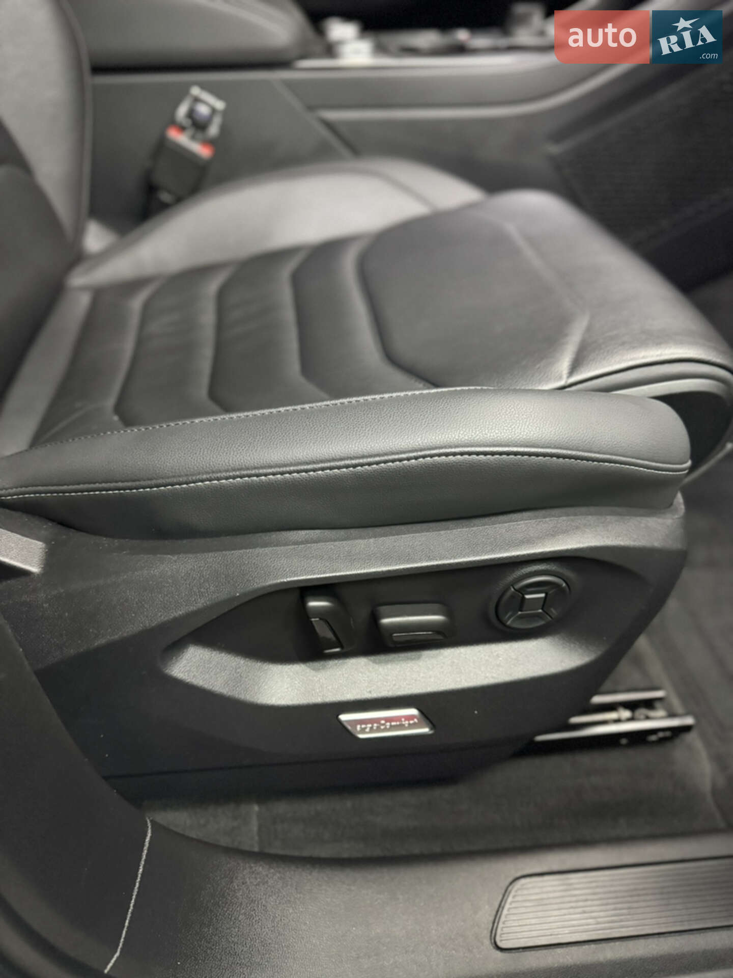 Volkswagen Touareg 2019 VIN WVGZZZCRZLD014898 фото оголошення 57 з 65
