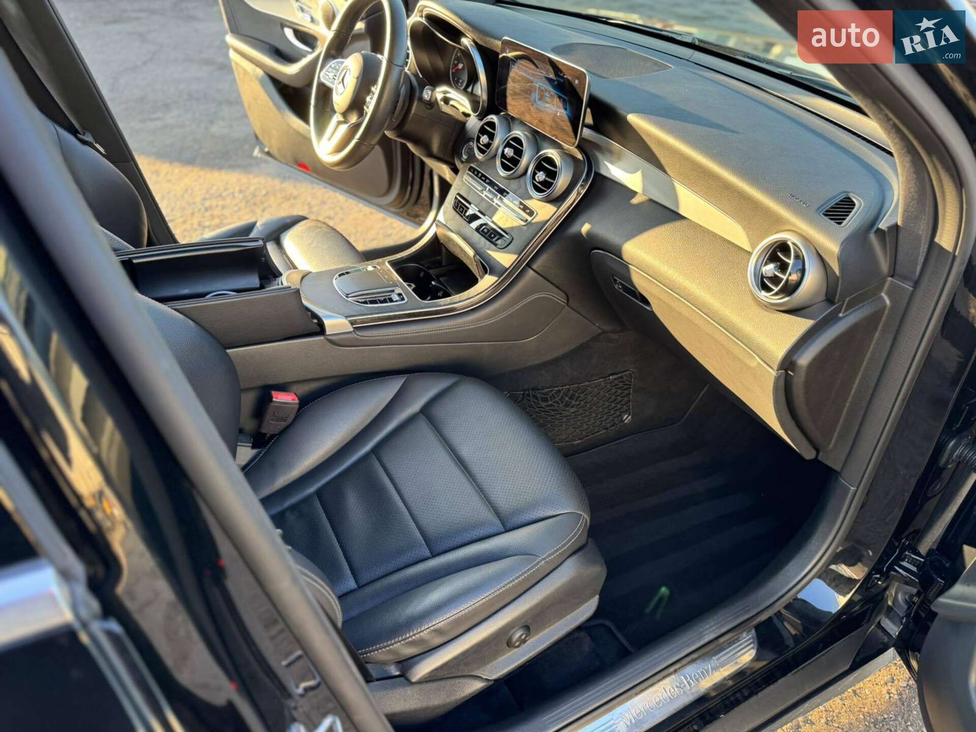 Mercedes-Benz GLC-Class 2019 VIN WDC0G8DB9LF716915 фото оголошення 12 з 35
