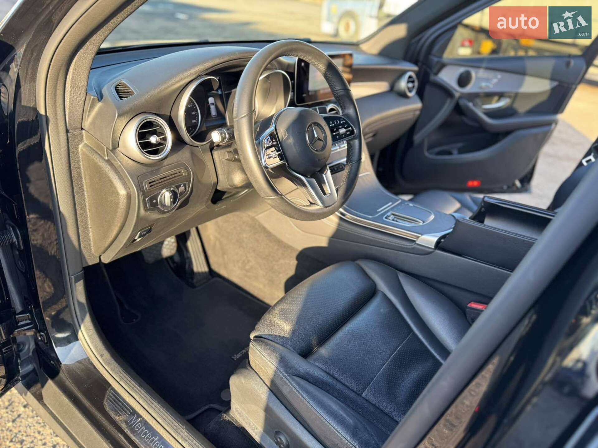 Mercedes-Benz GLC-Class 2019 VIN WDC0G8DB9LF716915 фото оголошення 25 з 35