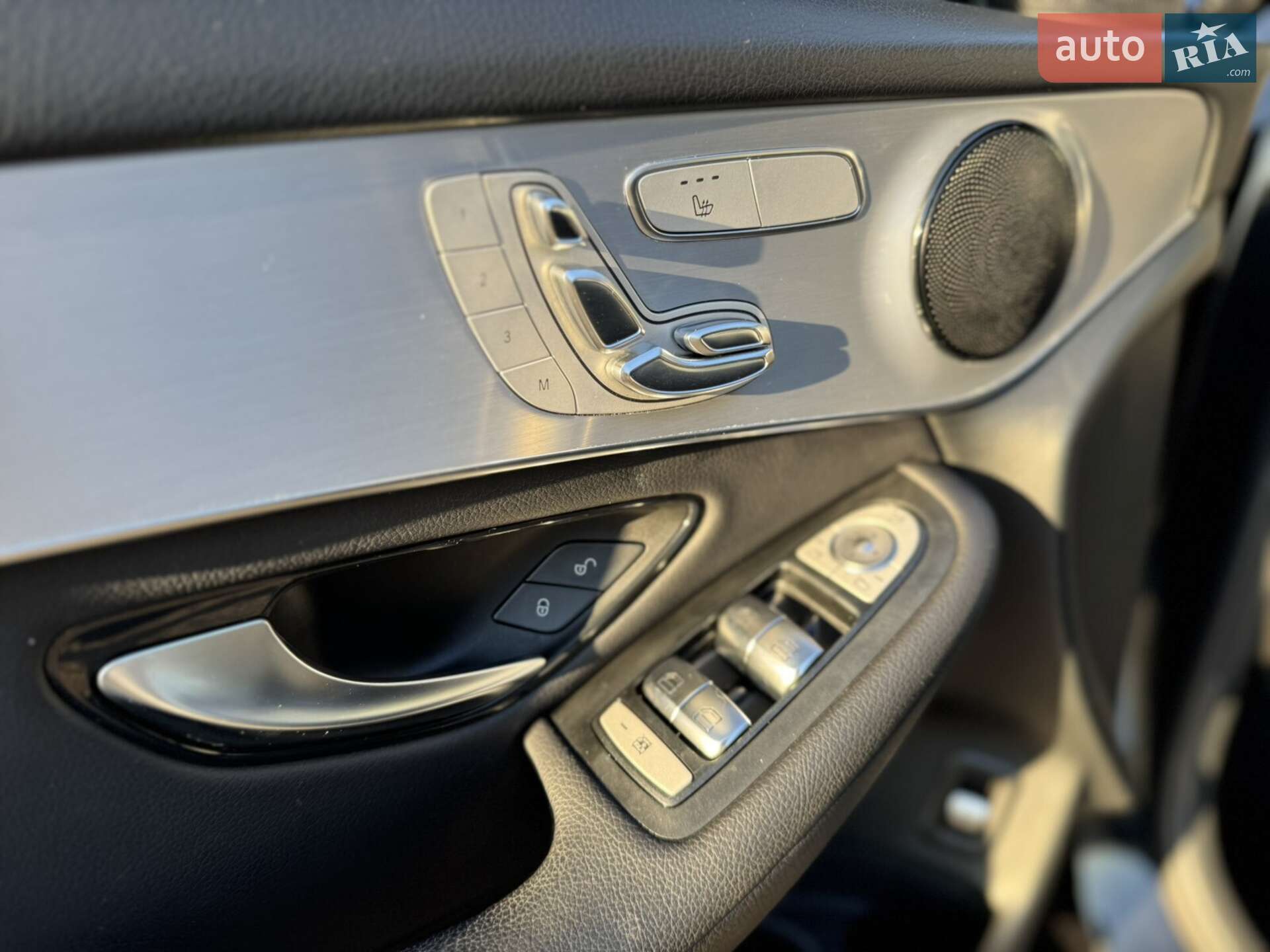 Mercedes-Benz GLC-Class 2019 VIN WDC0G8DB9LF716915 фото оголошення 30 з 35