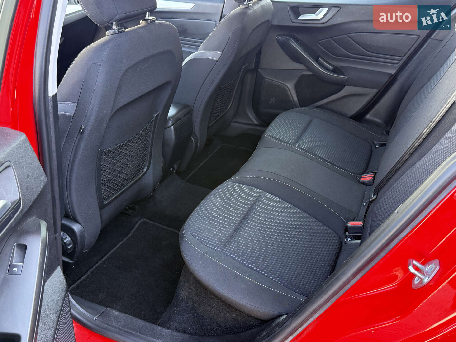 Ford Focus 2019 VIN WF0PXXGCHPKU58414 фото оголошення 19 з 33