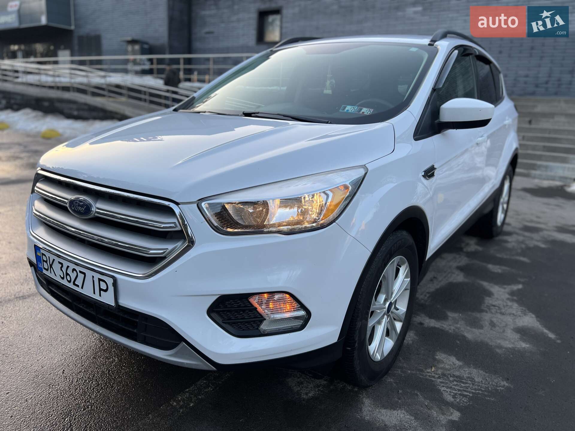 Ford Escape 2018 VIN 1FMCU0GD9JUB62290 фото оголошення 4 з 9