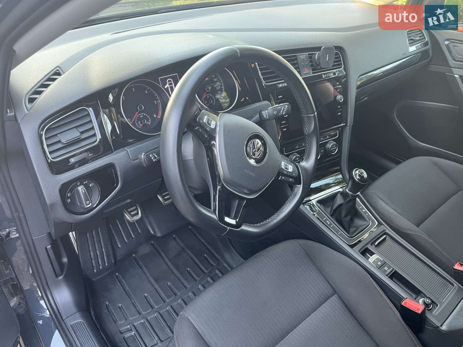 Volkswagen Golf 2017 VIN WVWZZZAUZJP507170 фото оголошення 2 з 37