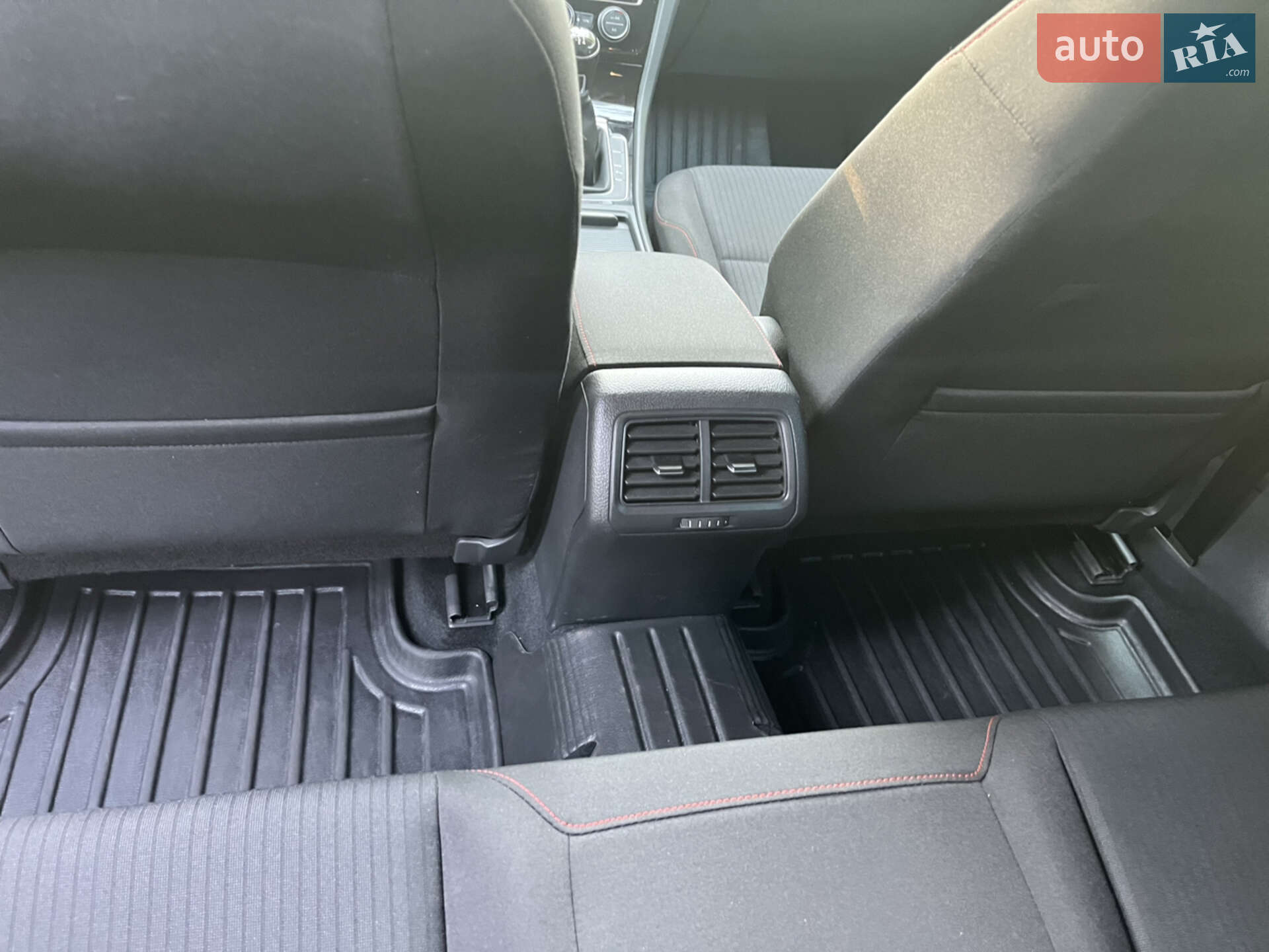 Volkswagen Golf 2017 VIN WVWZZZAUZJP507170 фото оголошення 4 з 37