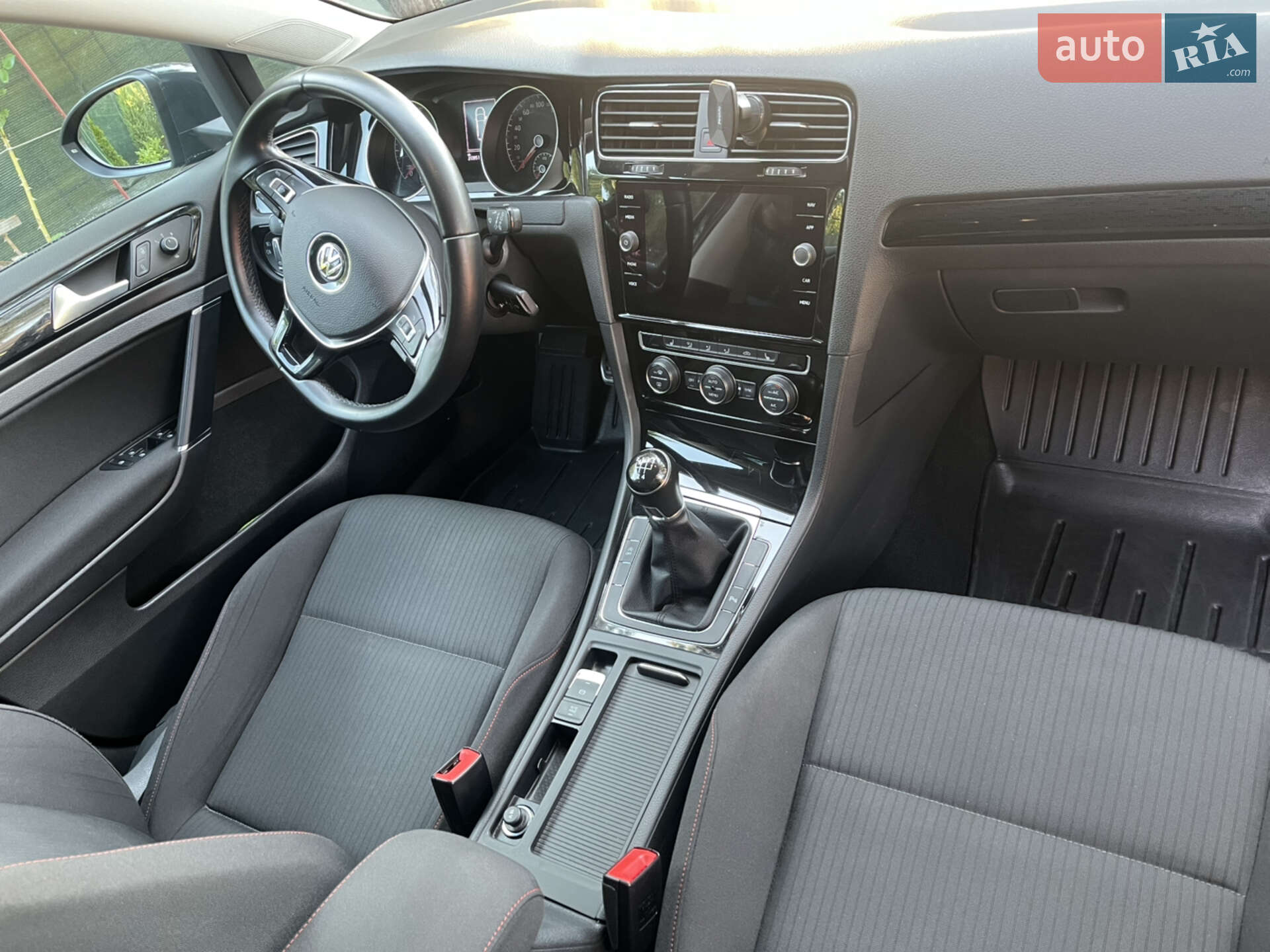 Volkswagen Golf 2017 VIN WVWZZZAUZJP507170 фото оголошення 9 з 37