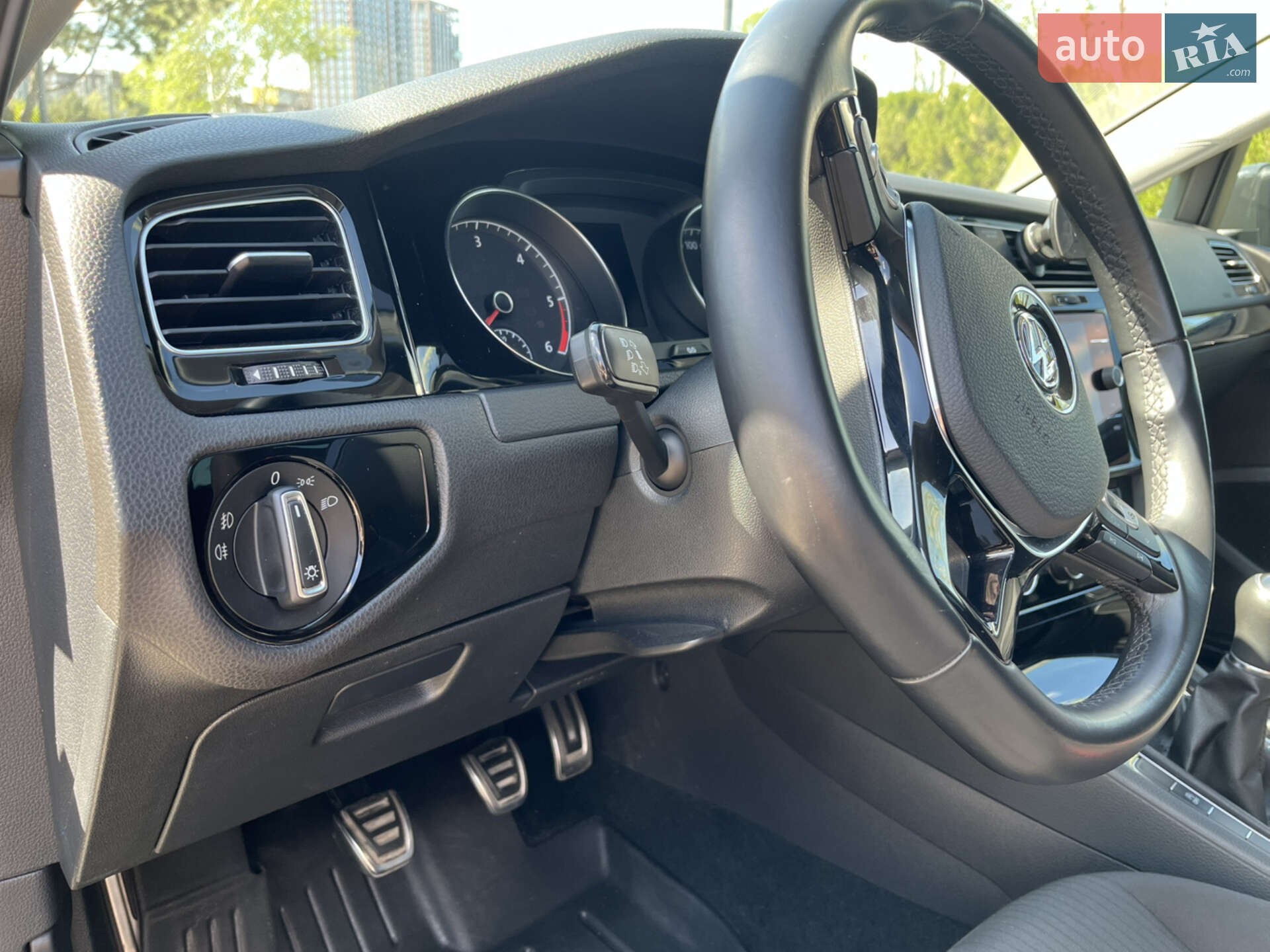 Volkswagen Golf 2017 VIN WVWZZZAUZJP507170 фото оголошення 18 з 37