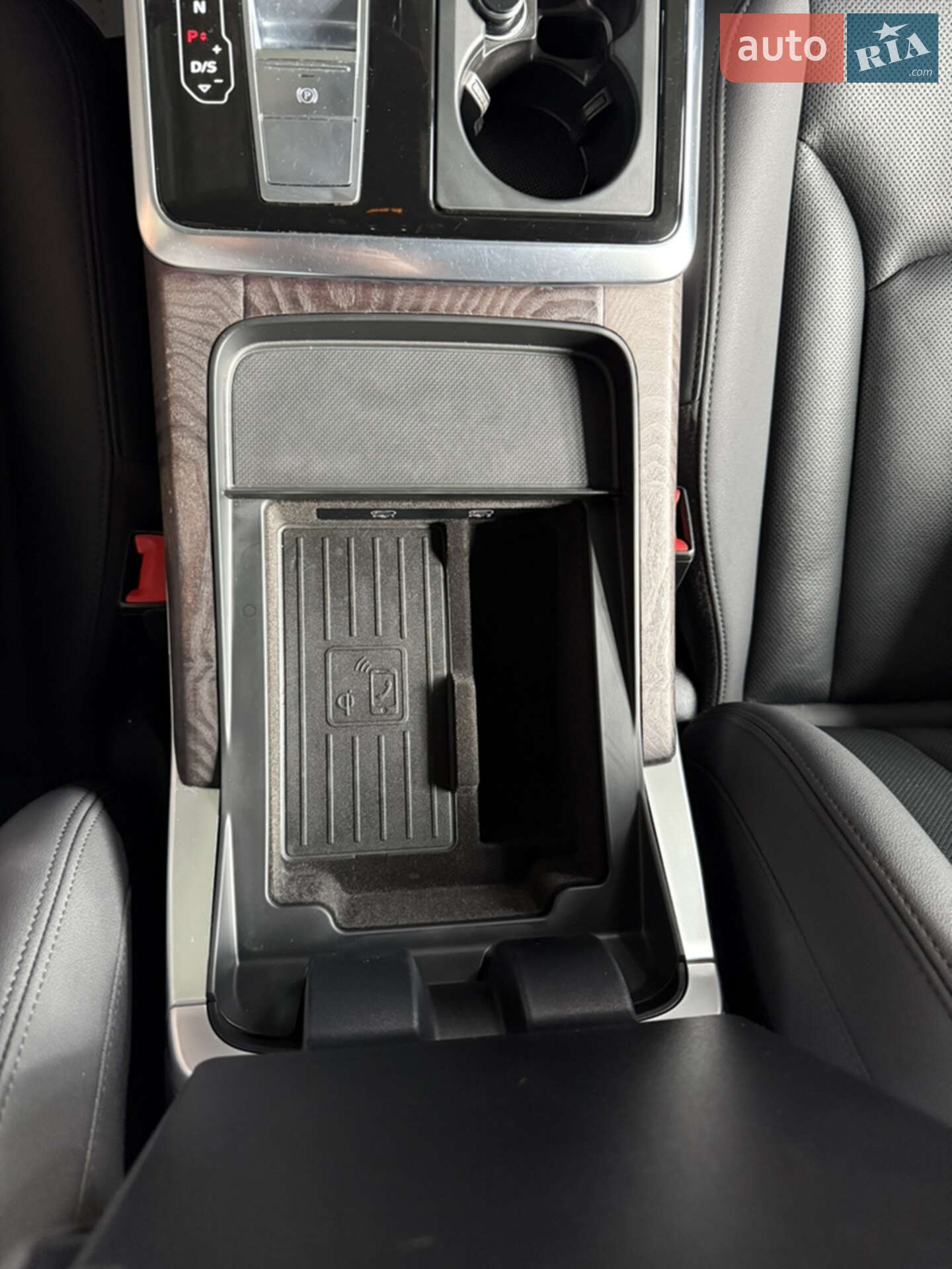 Audi Q7 2020 VIN WA1VXAF71MD011660 фото оголошення 26 з 32