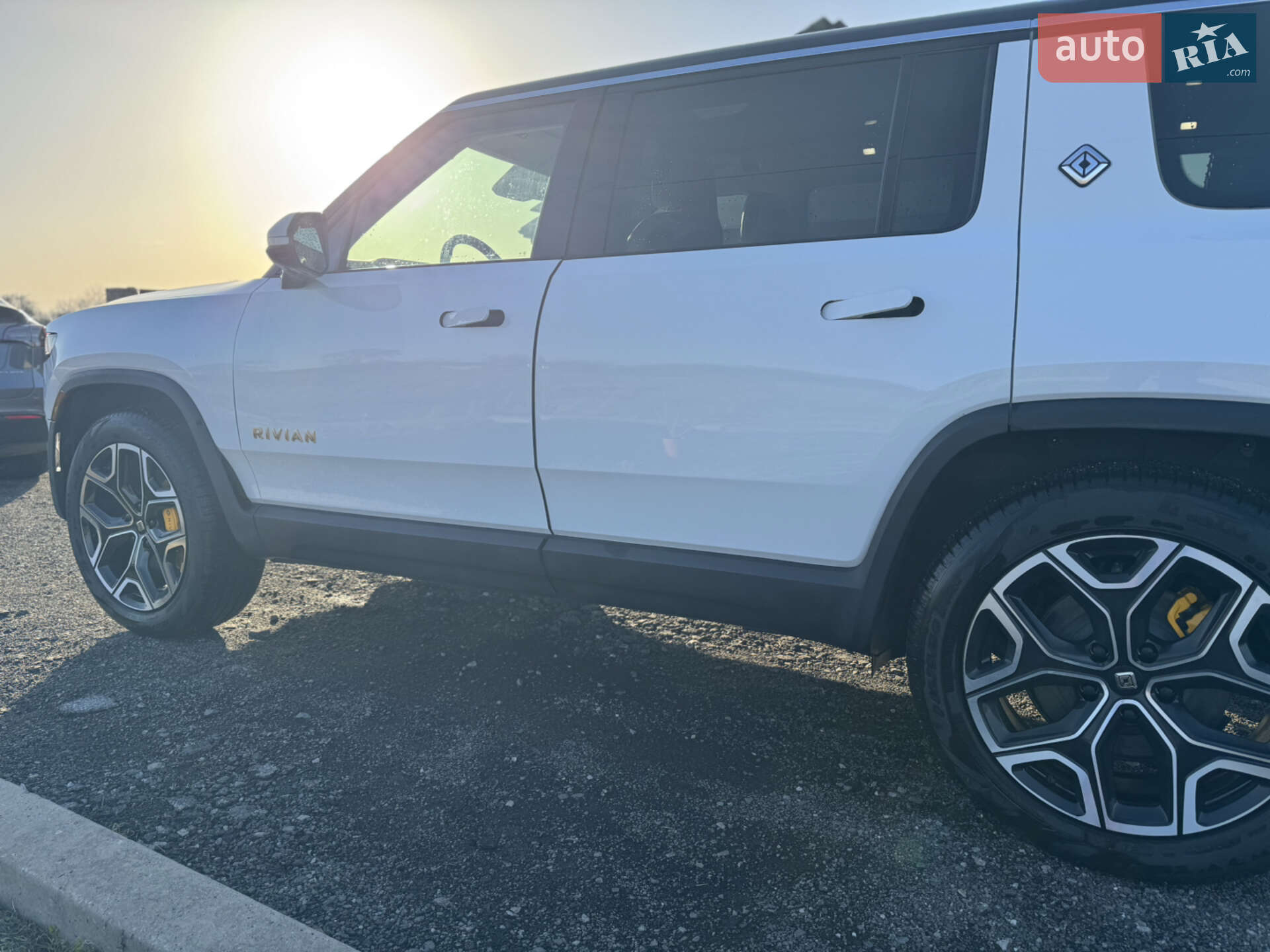 Rivian R1S 2024 VIN 7PDSGABA9RN043650 фото оголошення 2 з 56