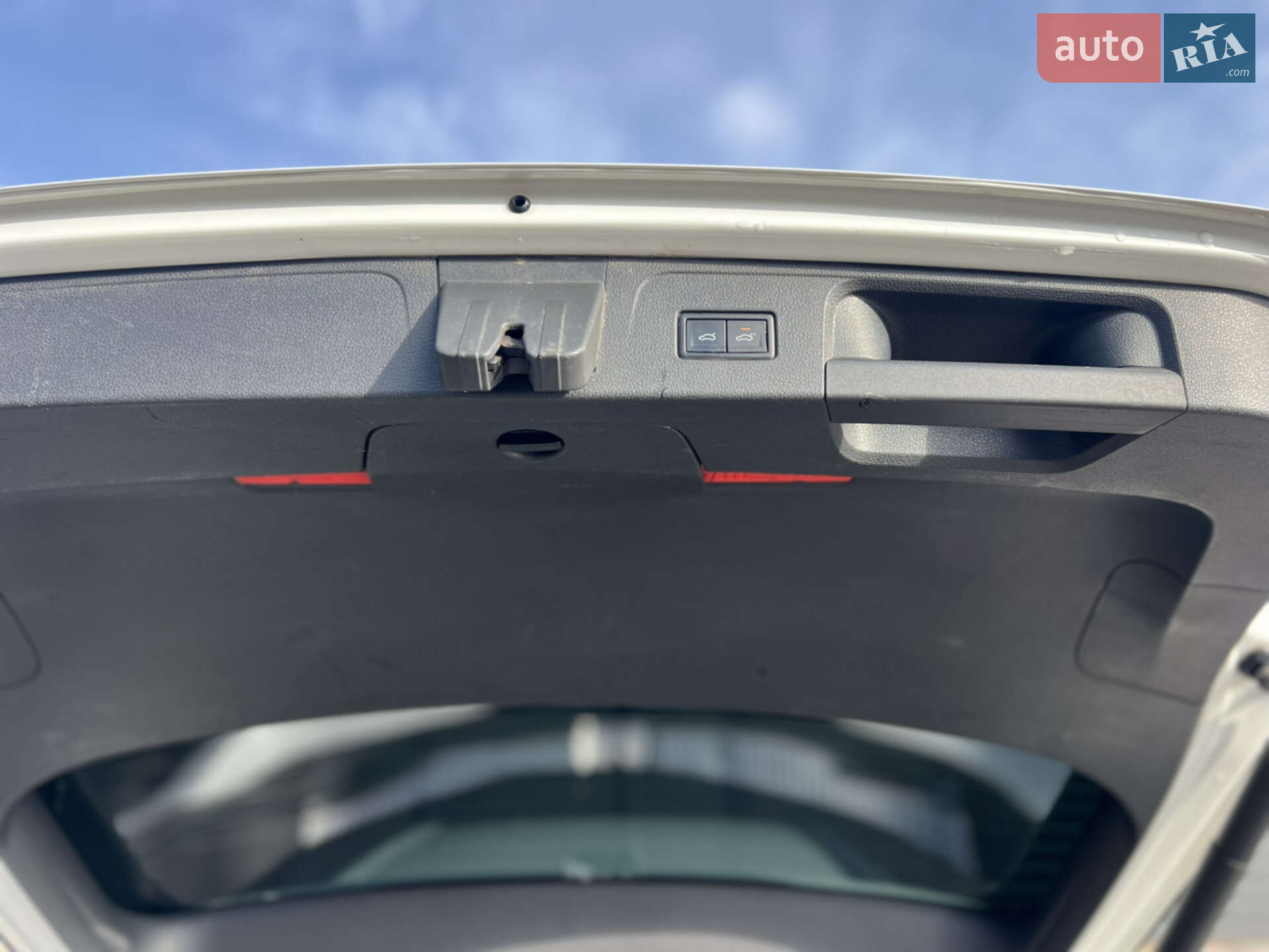 Volkswagen Passat Alltrack 2019 VIN WVWZZZ3CZKE203350 фото оголошення 16 з 31