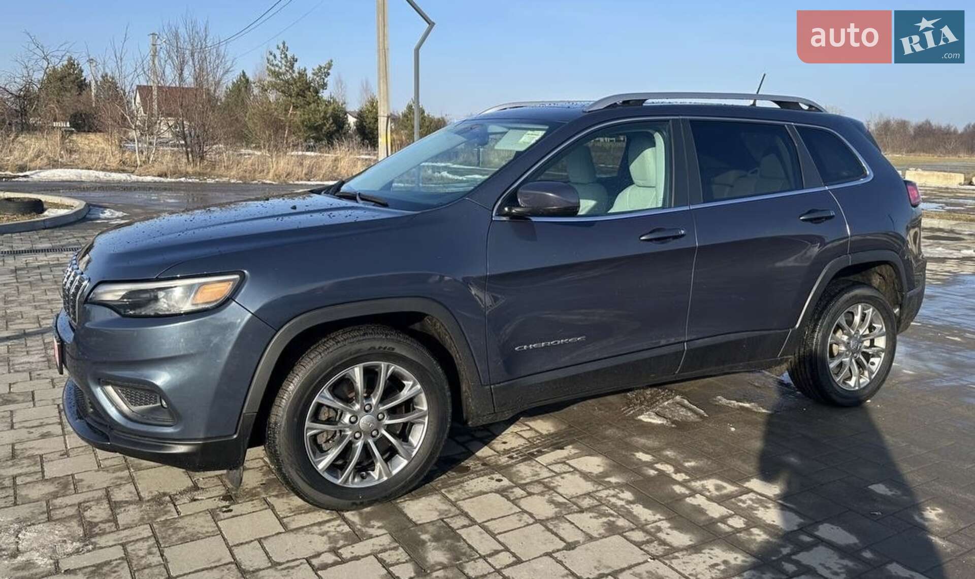 Jeep Cherokee 2019 VIN 1C4PJLLB9LD536114 фото оголошення 4 з 12