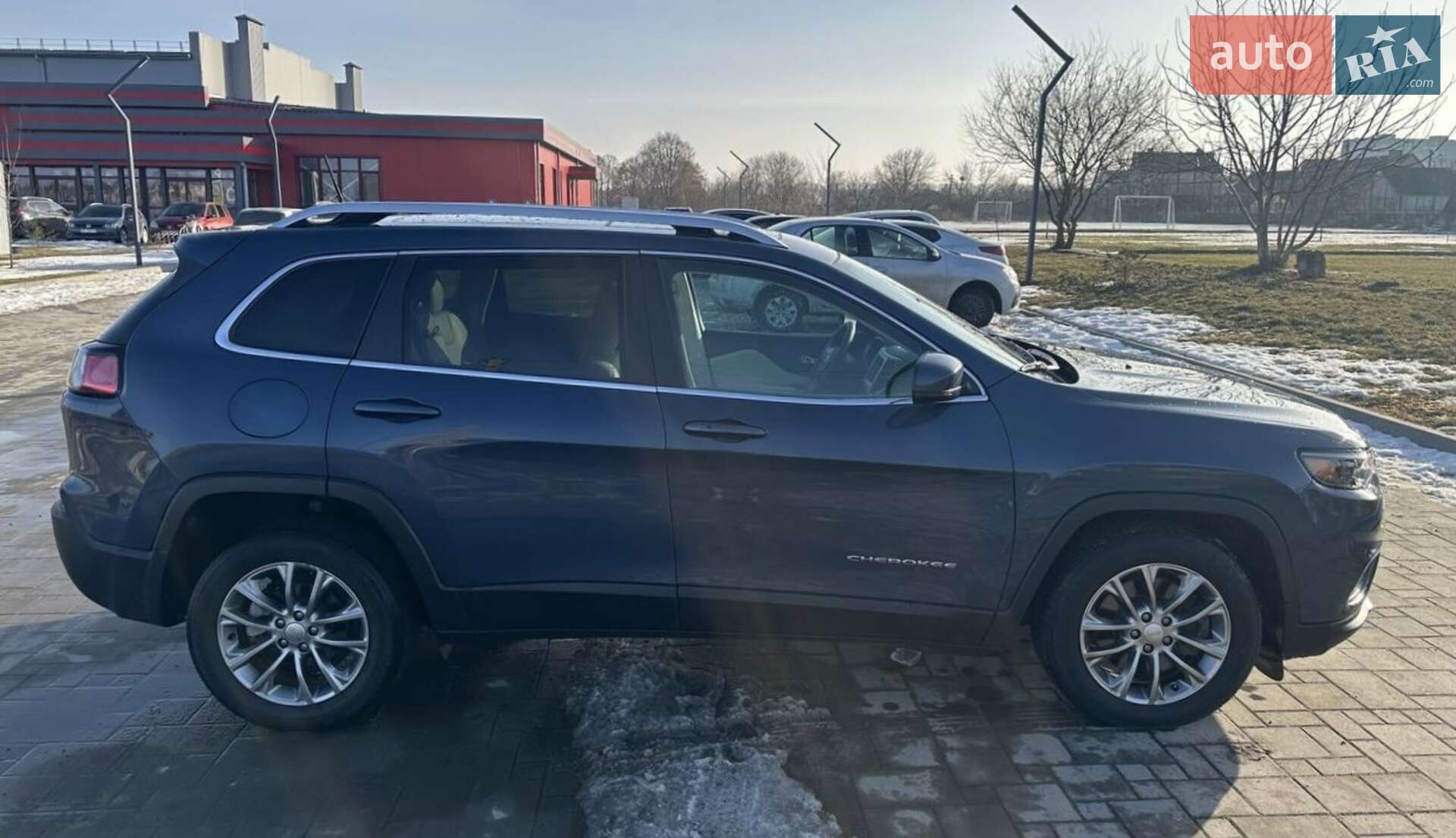 Jeep Cherokee 2019 VIN 1C4PJLLB9LD536114 фото оголошення 7 з 12