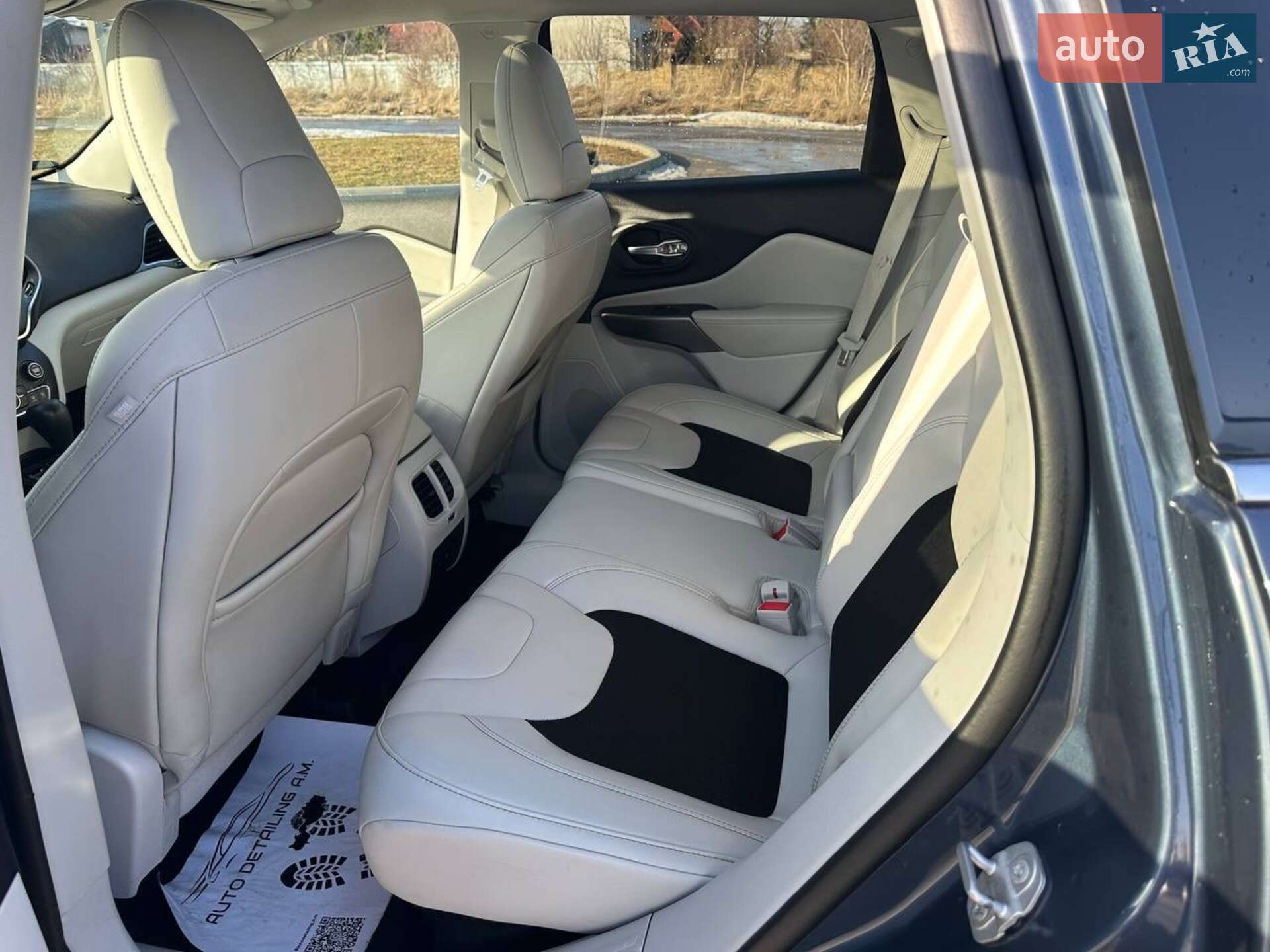Jeep Cherokee 2019 VIN 1C4PJLLB9LD536114 фото оголошення 11 з 12