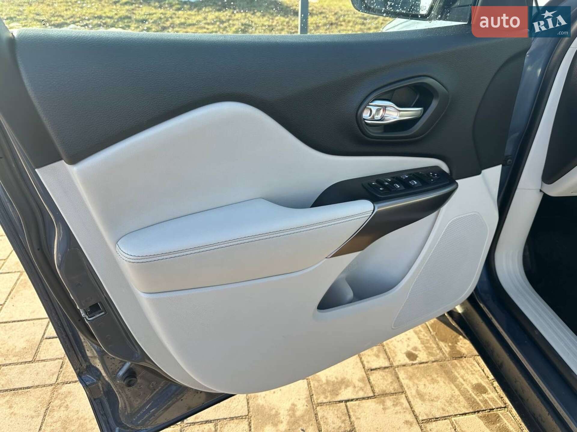 Jeep Cherokee 2019 VIN 1C4PJLLB9LD536114 фото оголошення 12 з 12