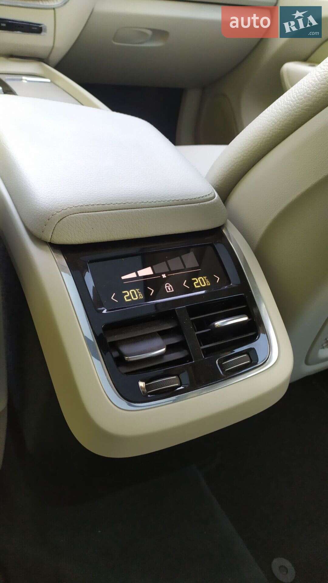 Volvo XC60 2022 VIN YV1UZK5VDN1079682 фото оголошення 19 з 38