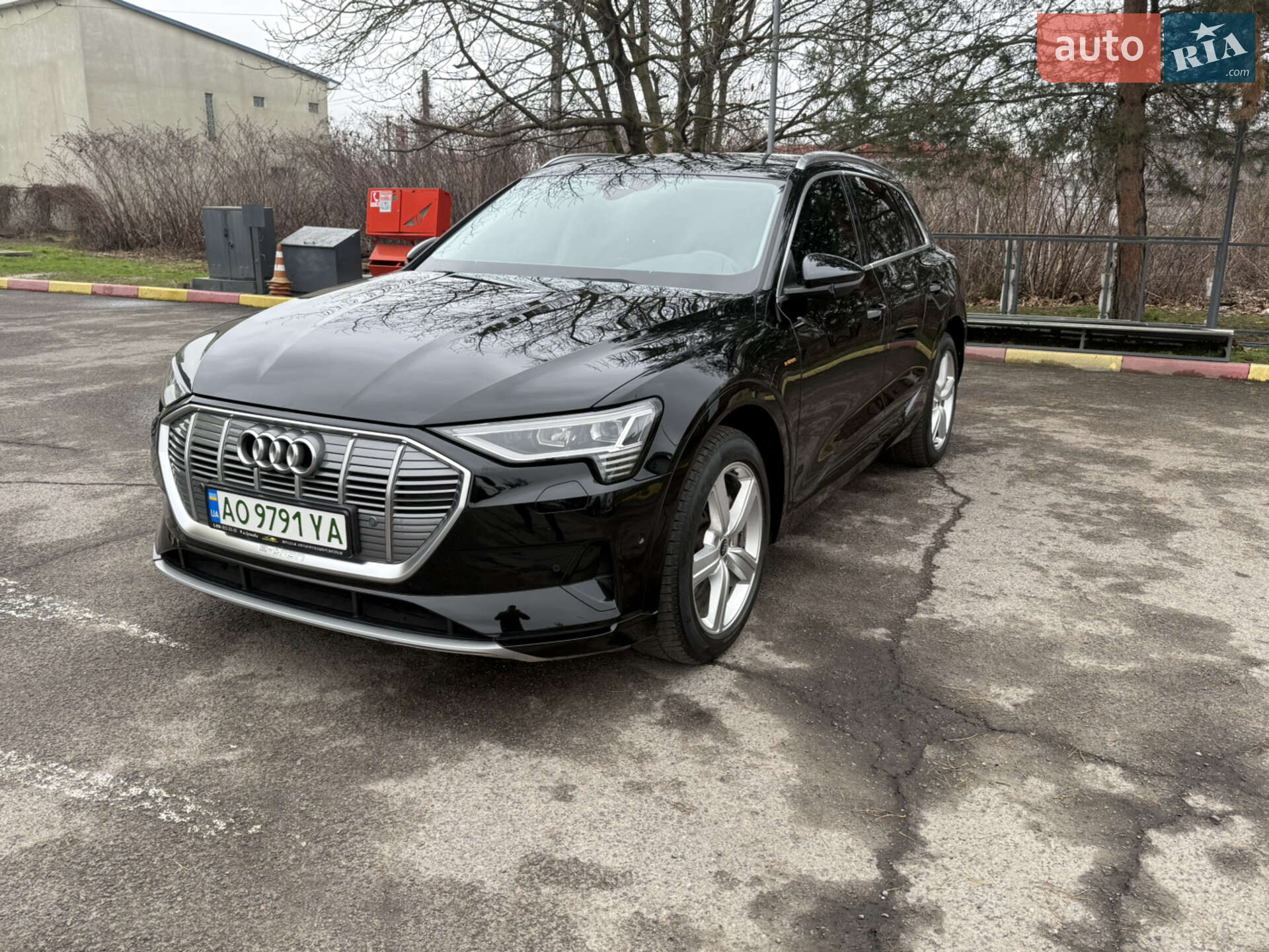 Audi e-tron 2020 VIN WAUZZZGE9LB014598 фото оголошення 2 з 43