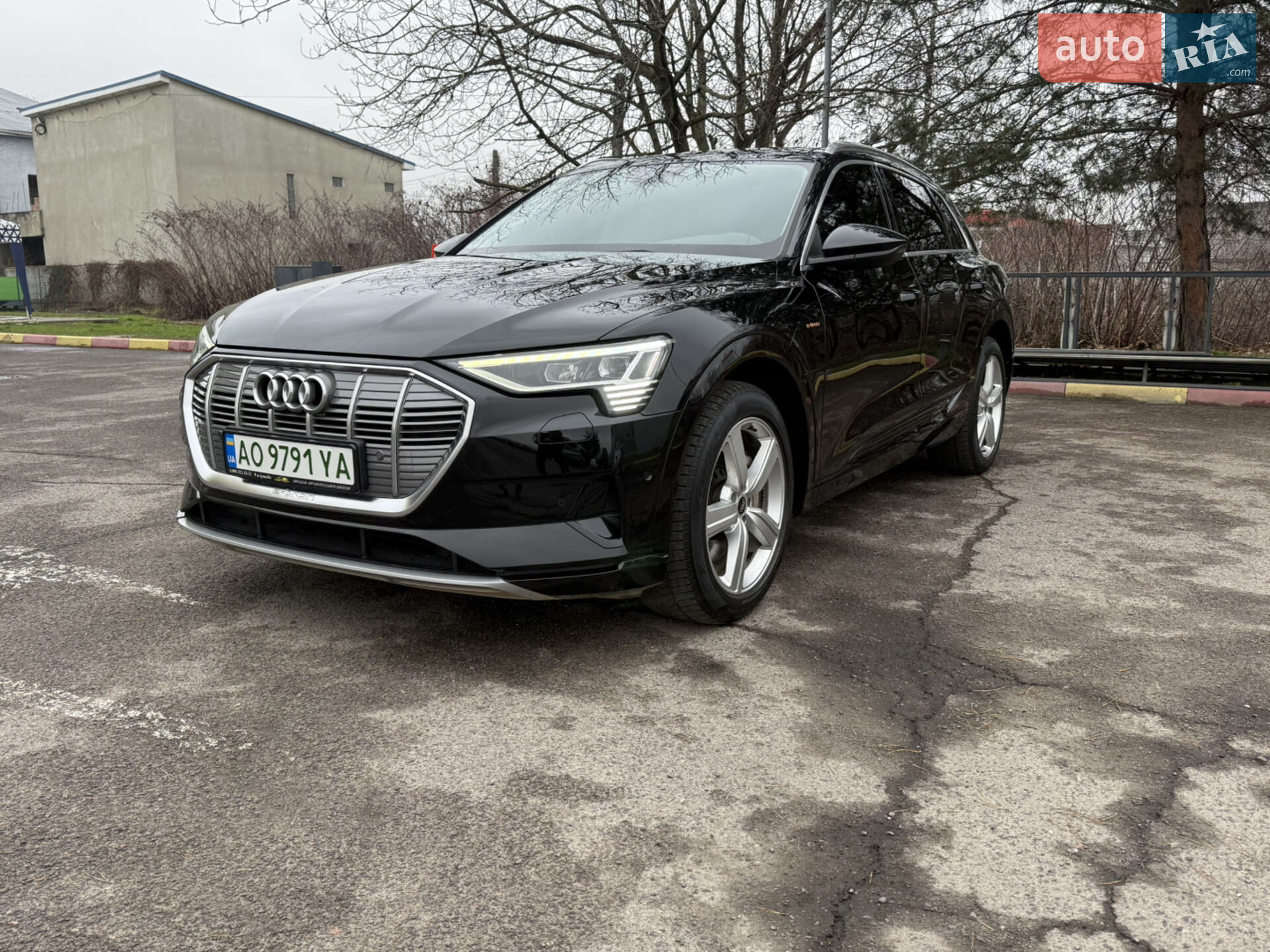 Audi e-tron 2020 VIN WAUZZZGE9LB014598 фото оголошення 4 з 43