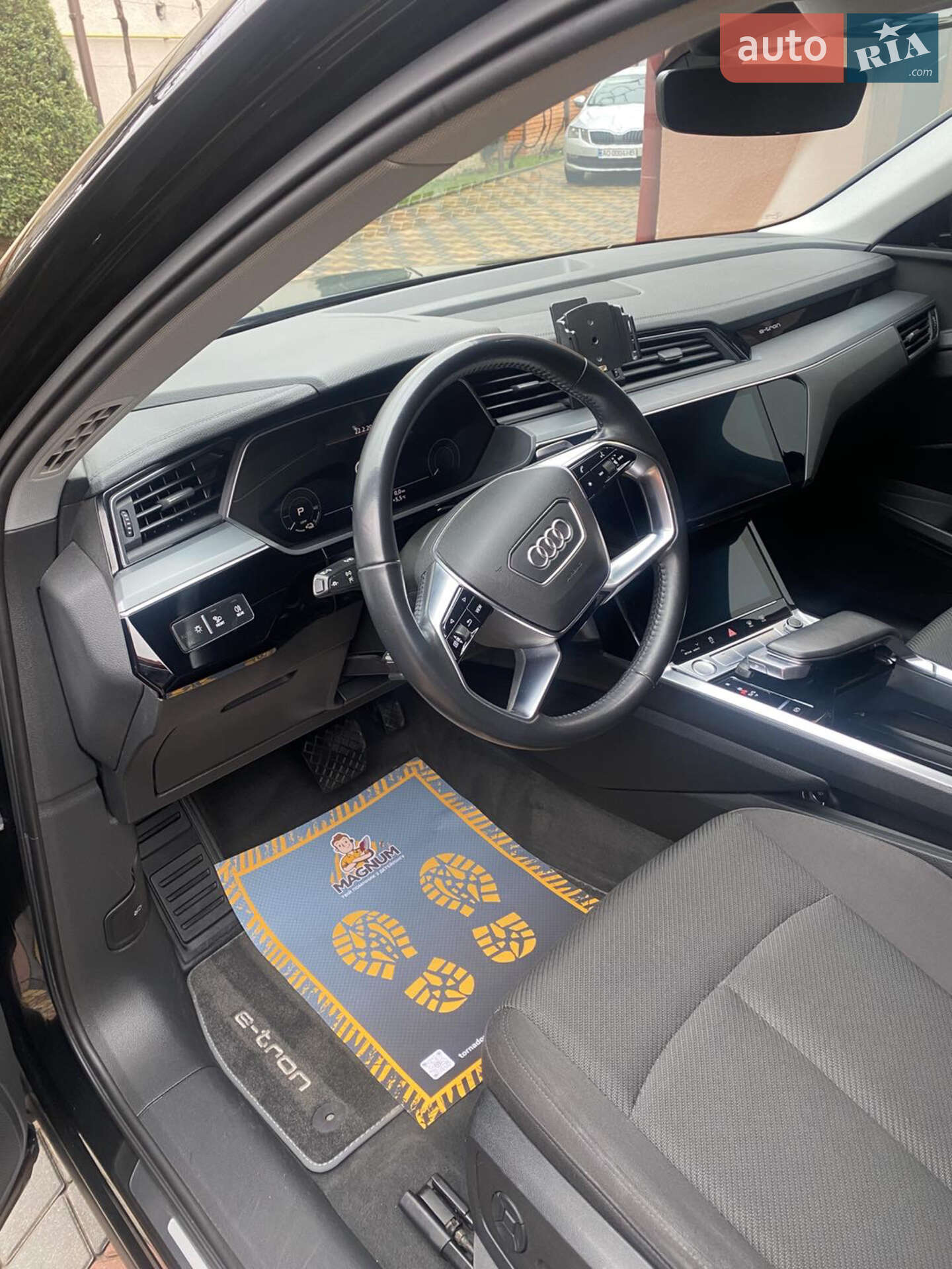Audi e-tron 2020 VIN WAUZZZGE9LB014598 фото оголошення 16 з 43