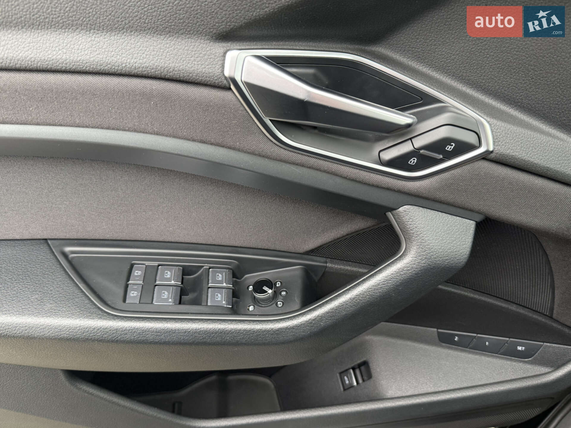 Audi e-tron 2020 VIN WAUZZZGE9LB014598 фото оголошення 25 з 43