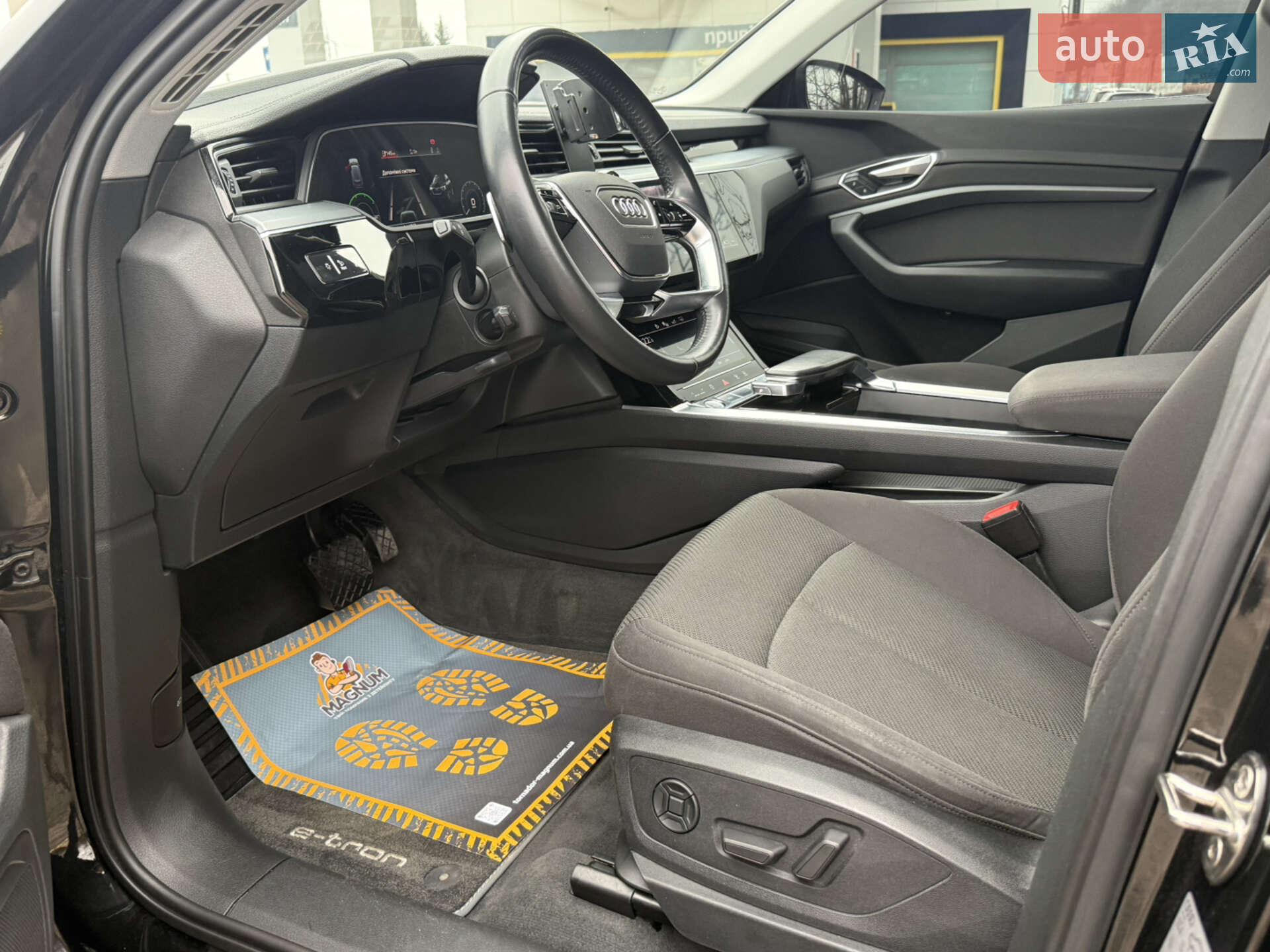 Audi e-tron 2020 VIN WAUZZZGE9LB014598 фото оголошення 30 з 43