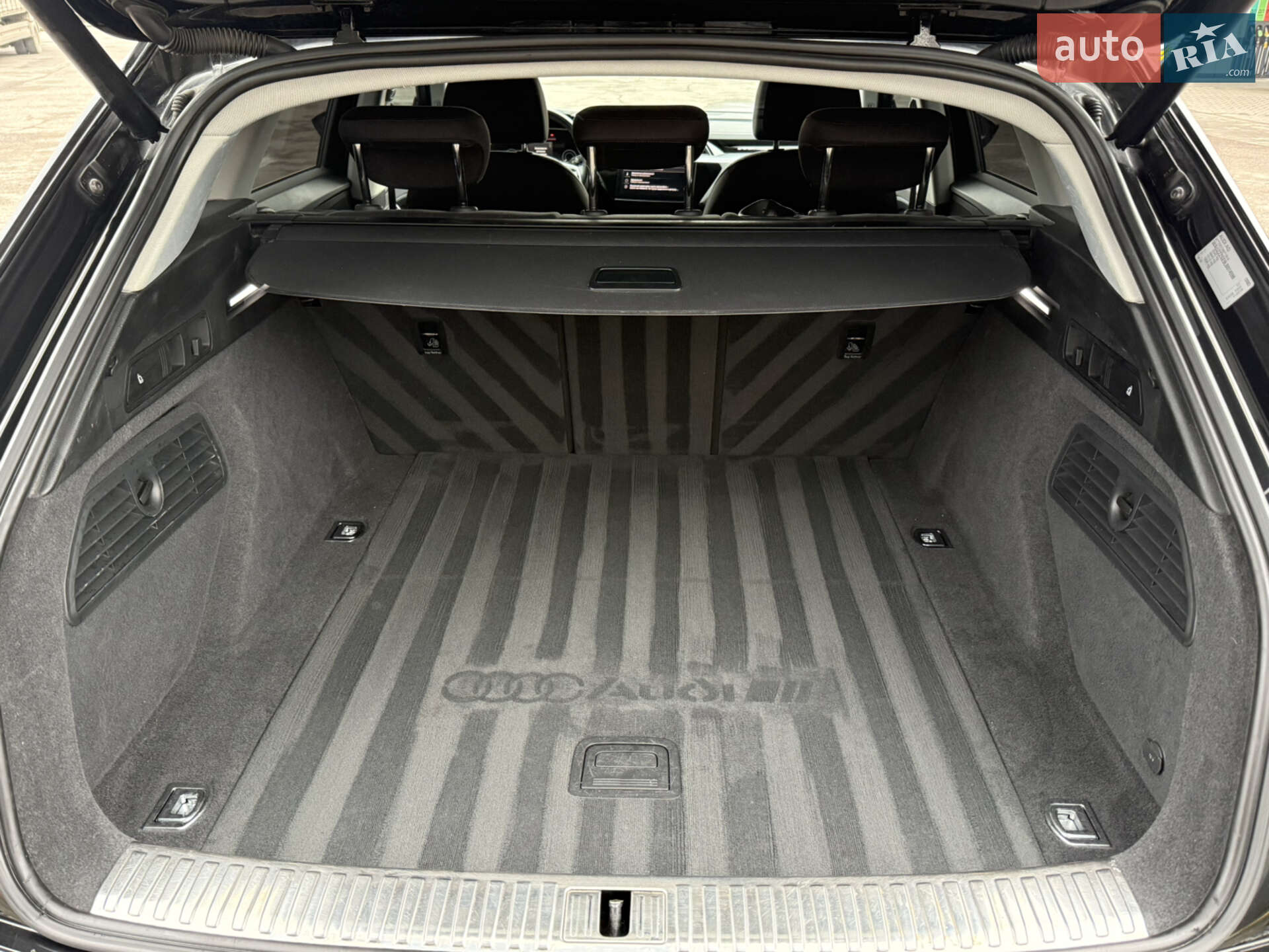 Audi e-tron 2020 VIN WAUZZZGE9LB014598 фото оголошення 31 з 43