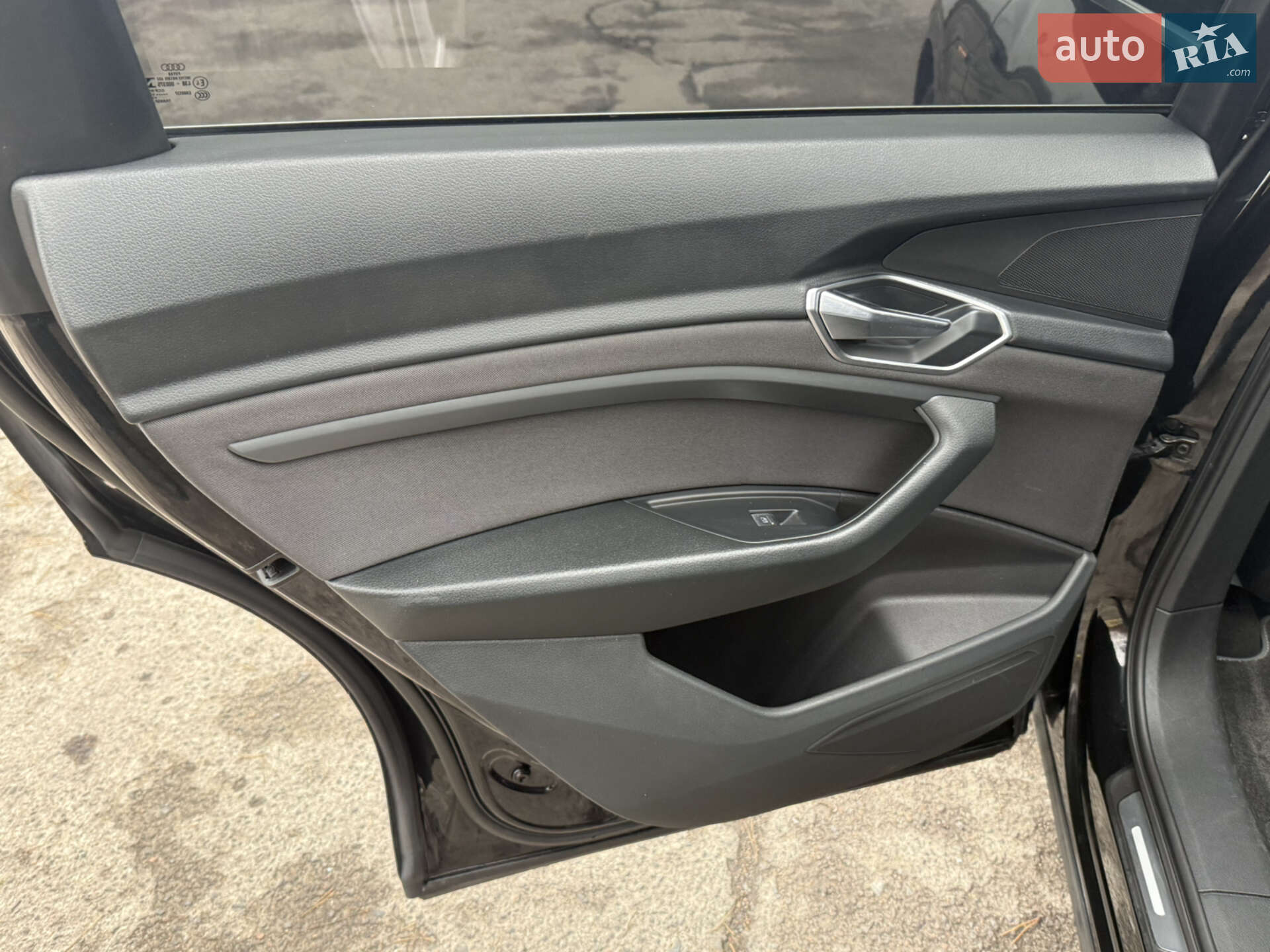 Audi e-tron 2020 VIN WAUZZZGE9LB014598 фото оголошення 32 з 43