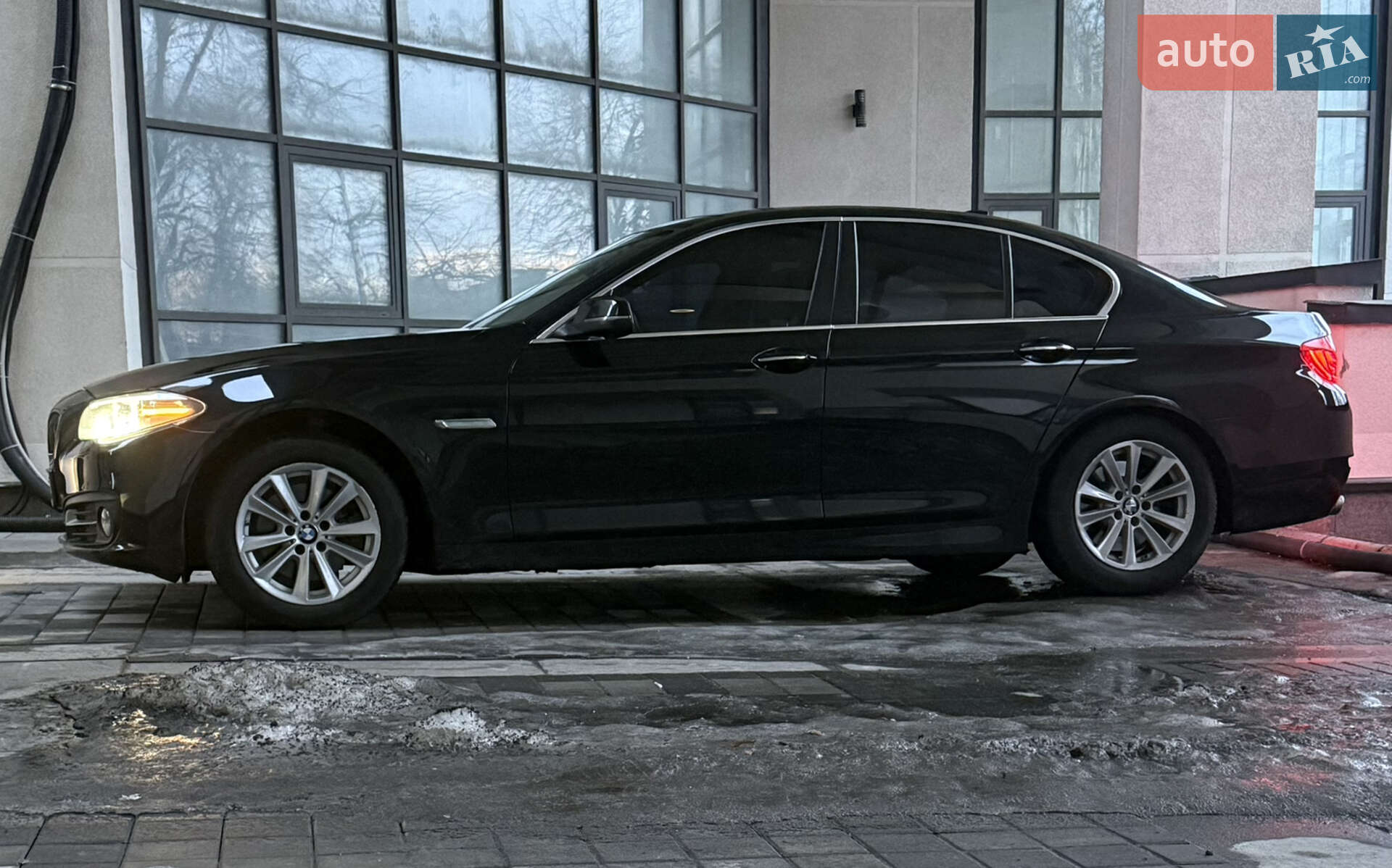 BMW 5 Series 2015 VIN WBA5A5C57GD529324 фото оголошення 2 з 13