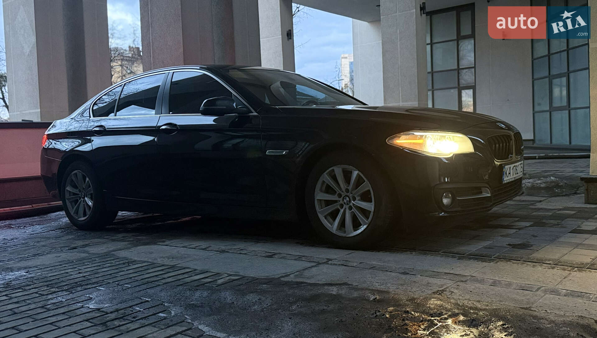 BMW 5 Series 2015 VIN WBA5A5C57GD529324 фото оголошення 3 з 13
