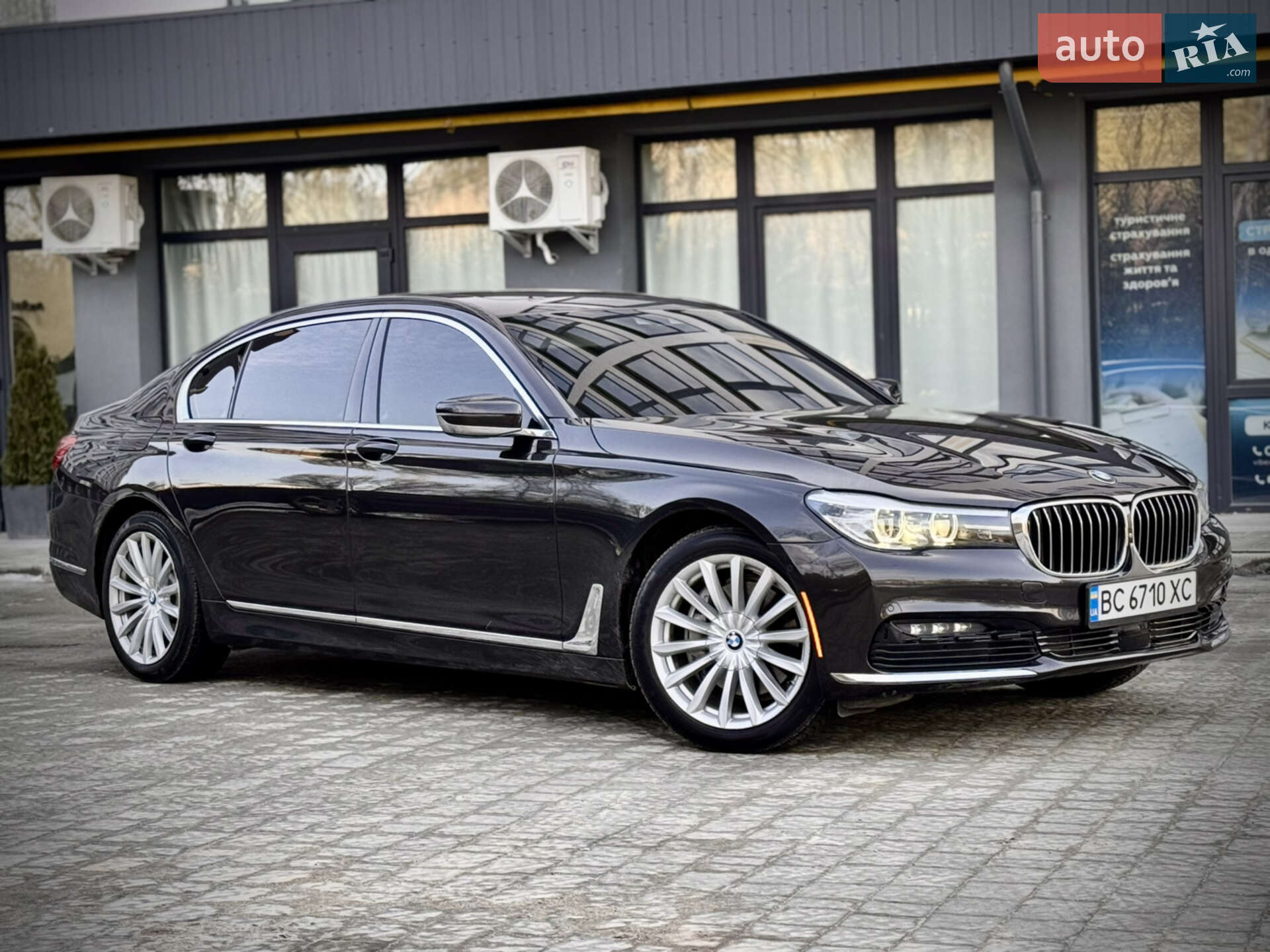 BMW 7 Series 2015 VIN WBA7E2C54GG504438 фото оголошення 2 з 29