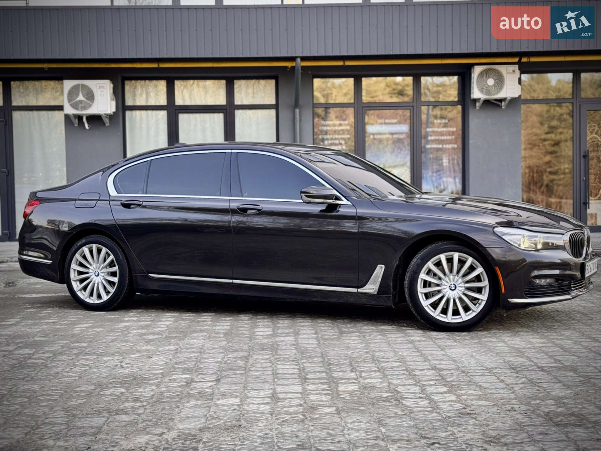 BMW 7 Series 2015 VIN WBA7E2C54GG504438 фото оголошення 3 з 29