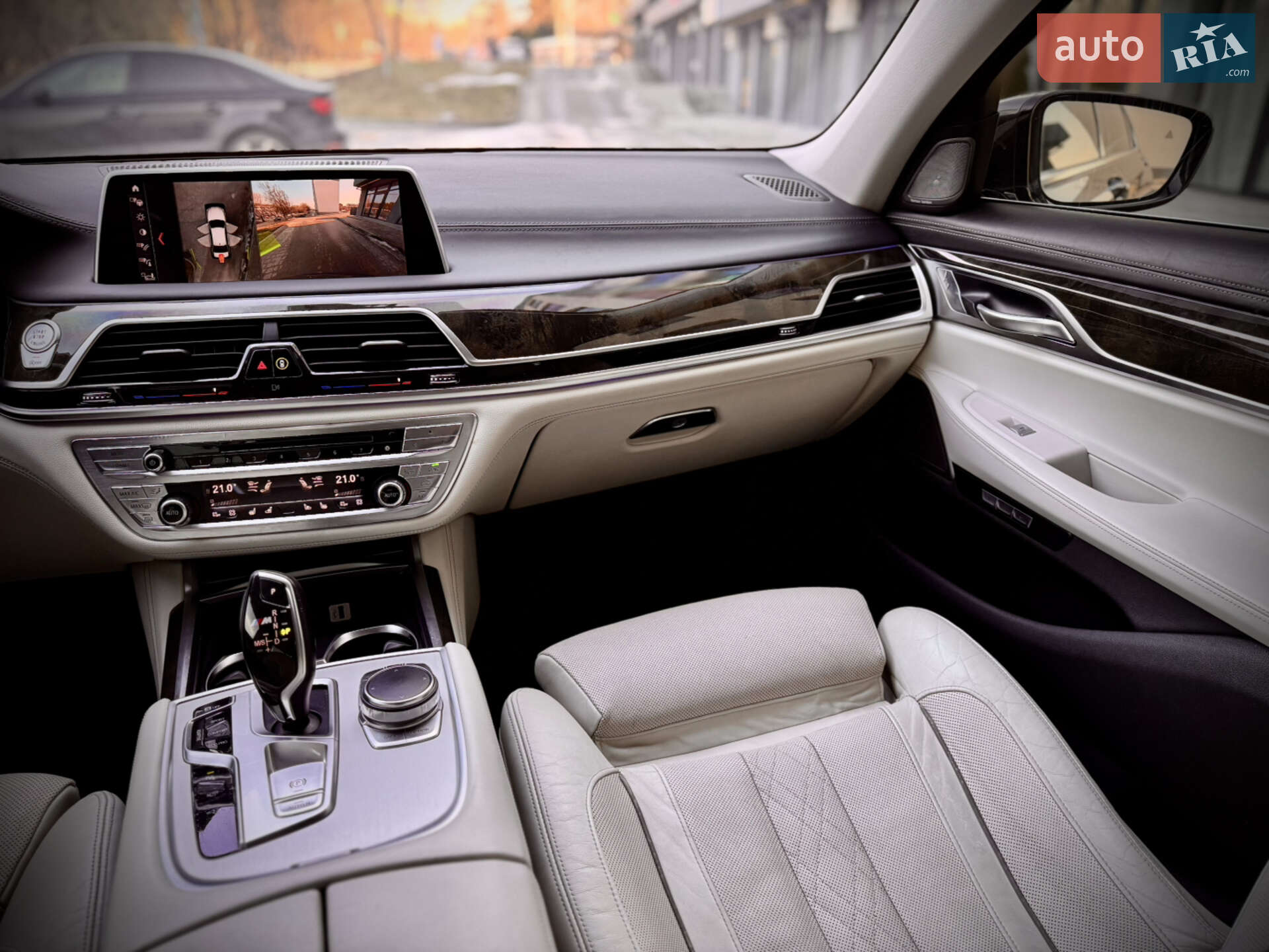 BMW 7 Series 2015 VIN WBA7E2C54GG504438 фото оголошення 18 з 29