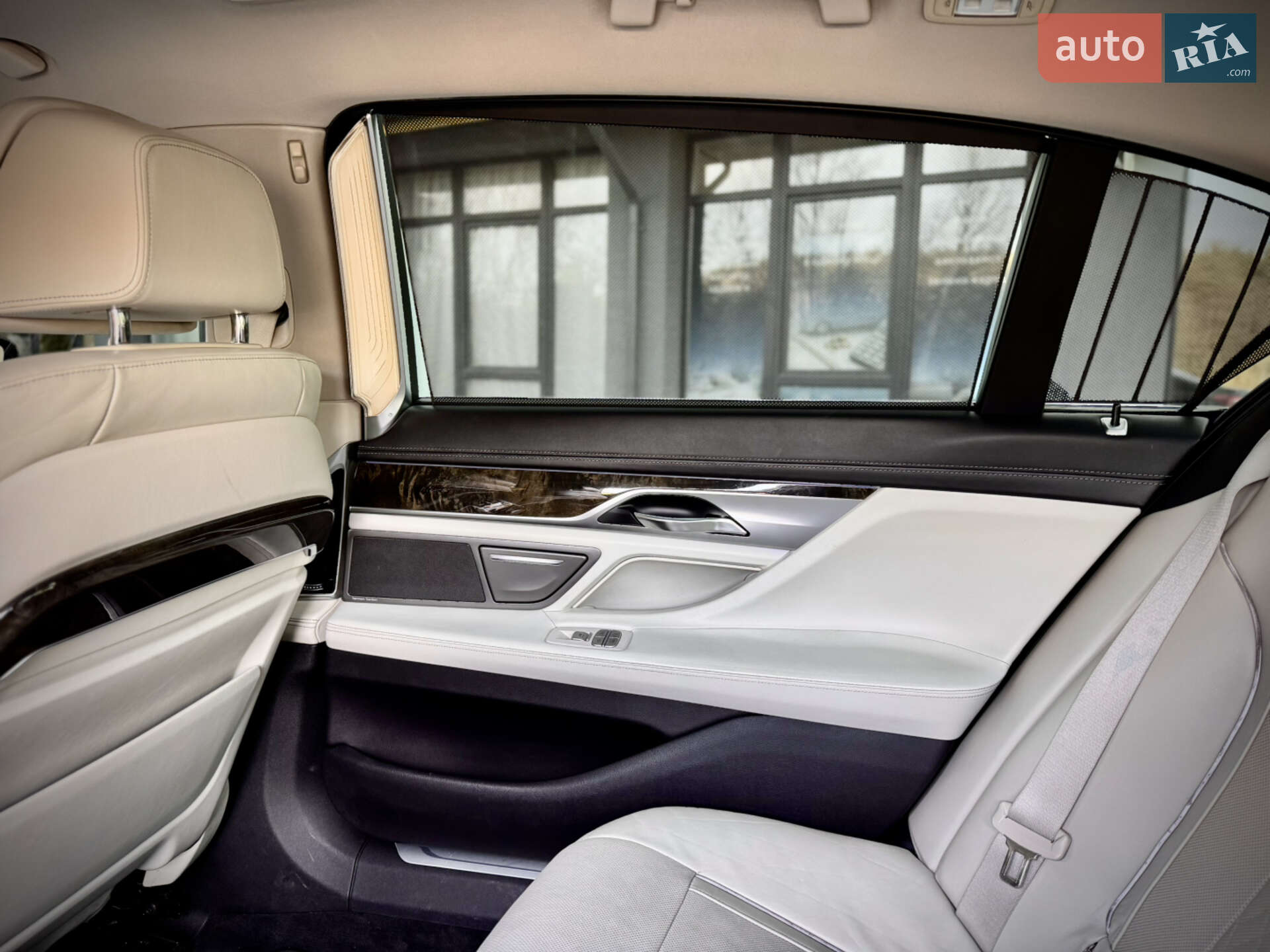 BMW 7 Series 2015 VIN WBA7E2C54GG504438 фото оголошення 21 з 29