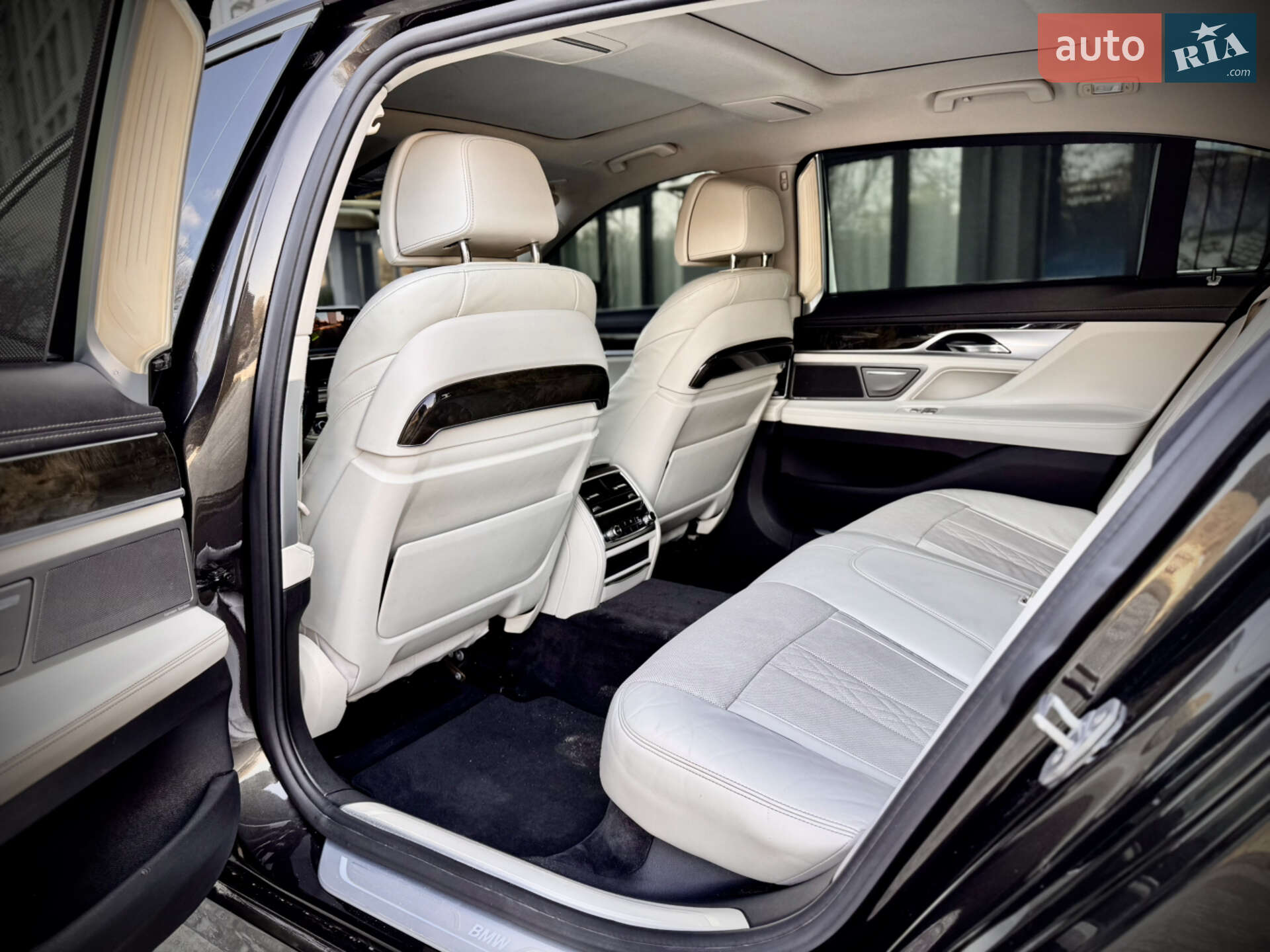 BMW 7 Series 2015 VIN WBA7E2C54GG504438 фото оголошення 22 з 29