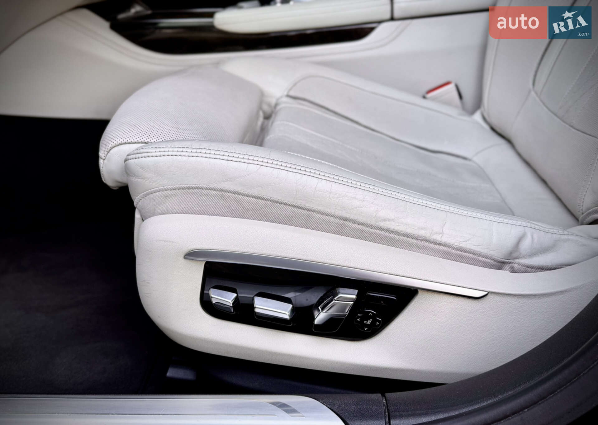 BMW 7 Series 2015 VIN WBA7E2C54GG504438 фото оголошення 26 з 29