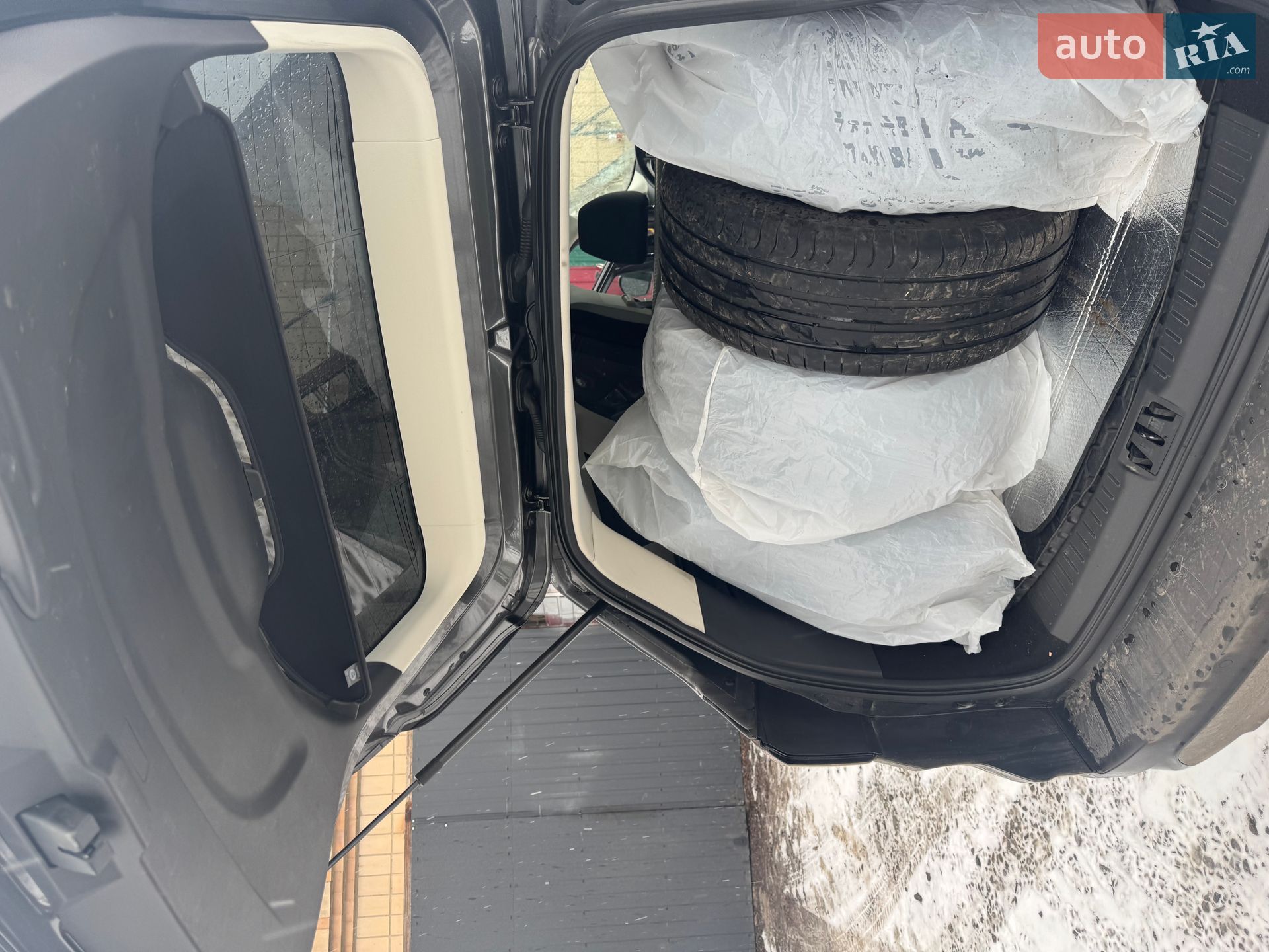 Ford Kuga 2019 VIN WF0AXXWPMAKU71883 фото оголошення 20 з 20