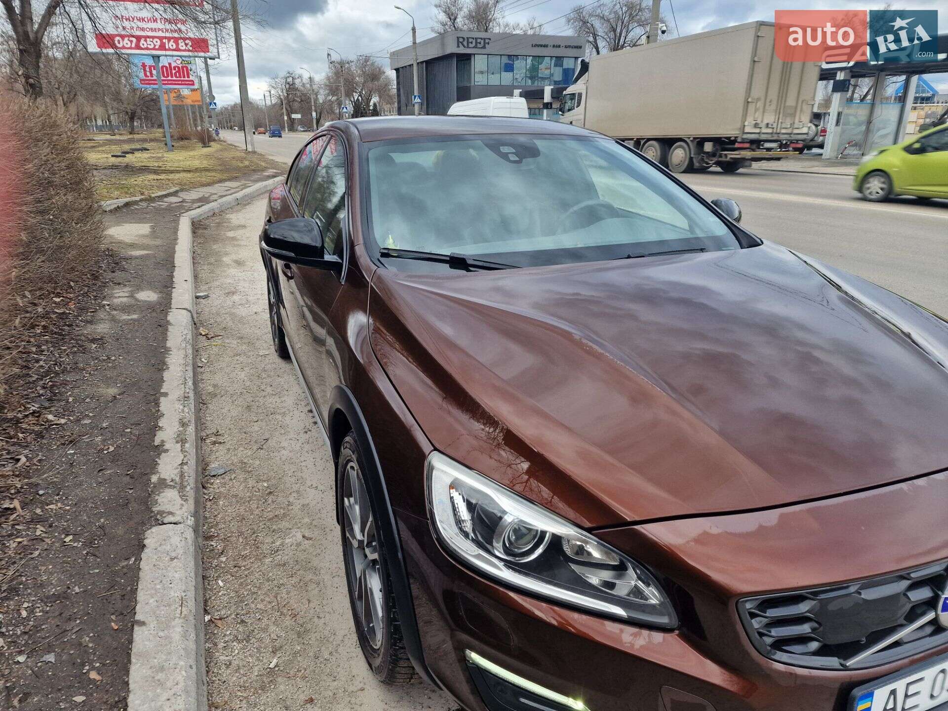 Volvo S60 Cross Country 2017 VIN YV1FHA5C6H2004710 фото оголошення 2 з 19