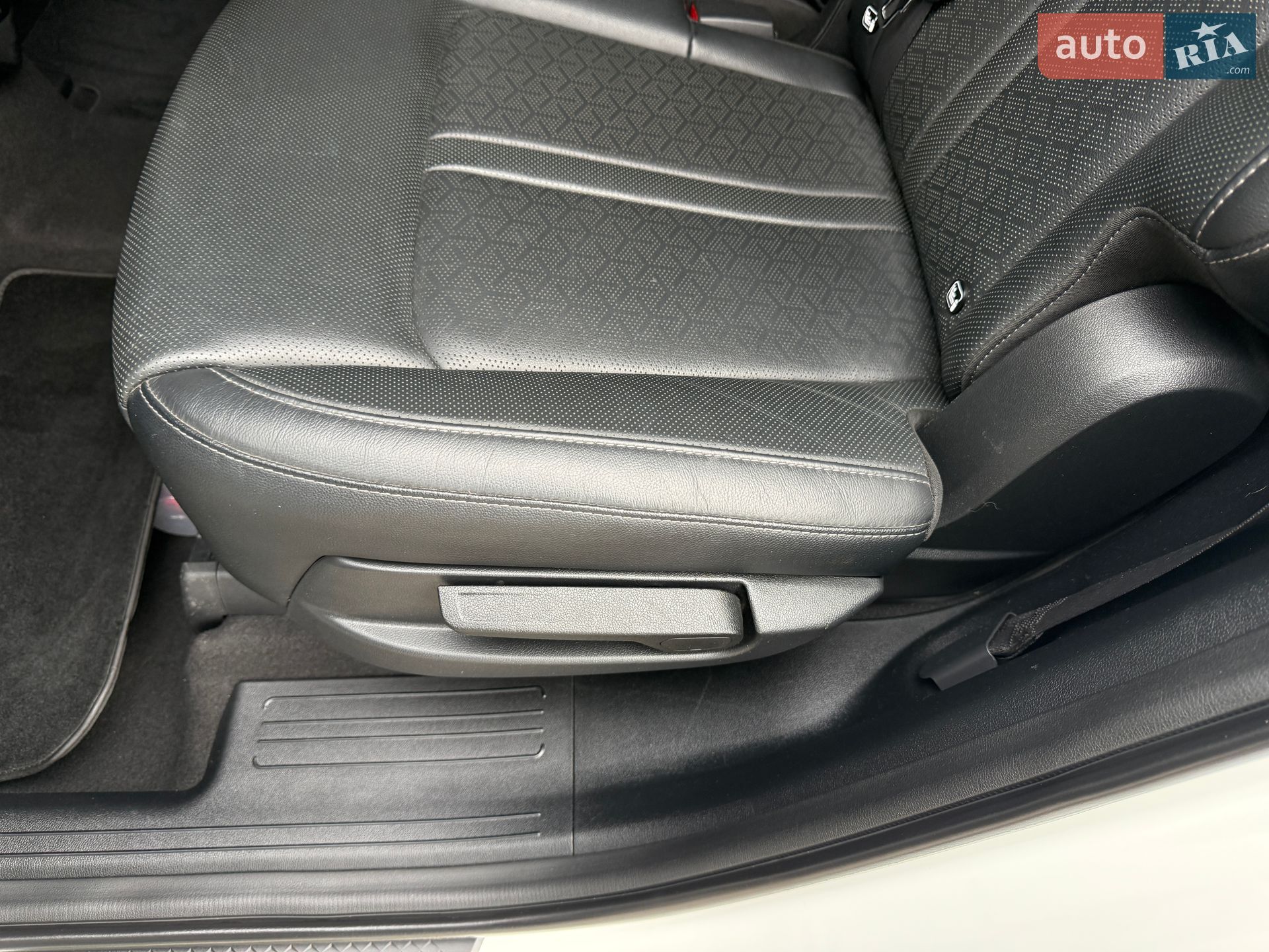 Kia Sorento 2021 VIN KNARH81BGM5086097 фото оголошення 27 з 56