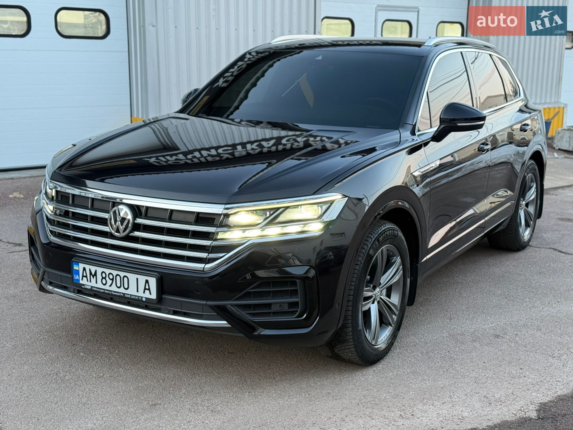Volkswagen Touareg 2019 VIN WVGZZZCRZKD050684 фото оголошення 2 з 63