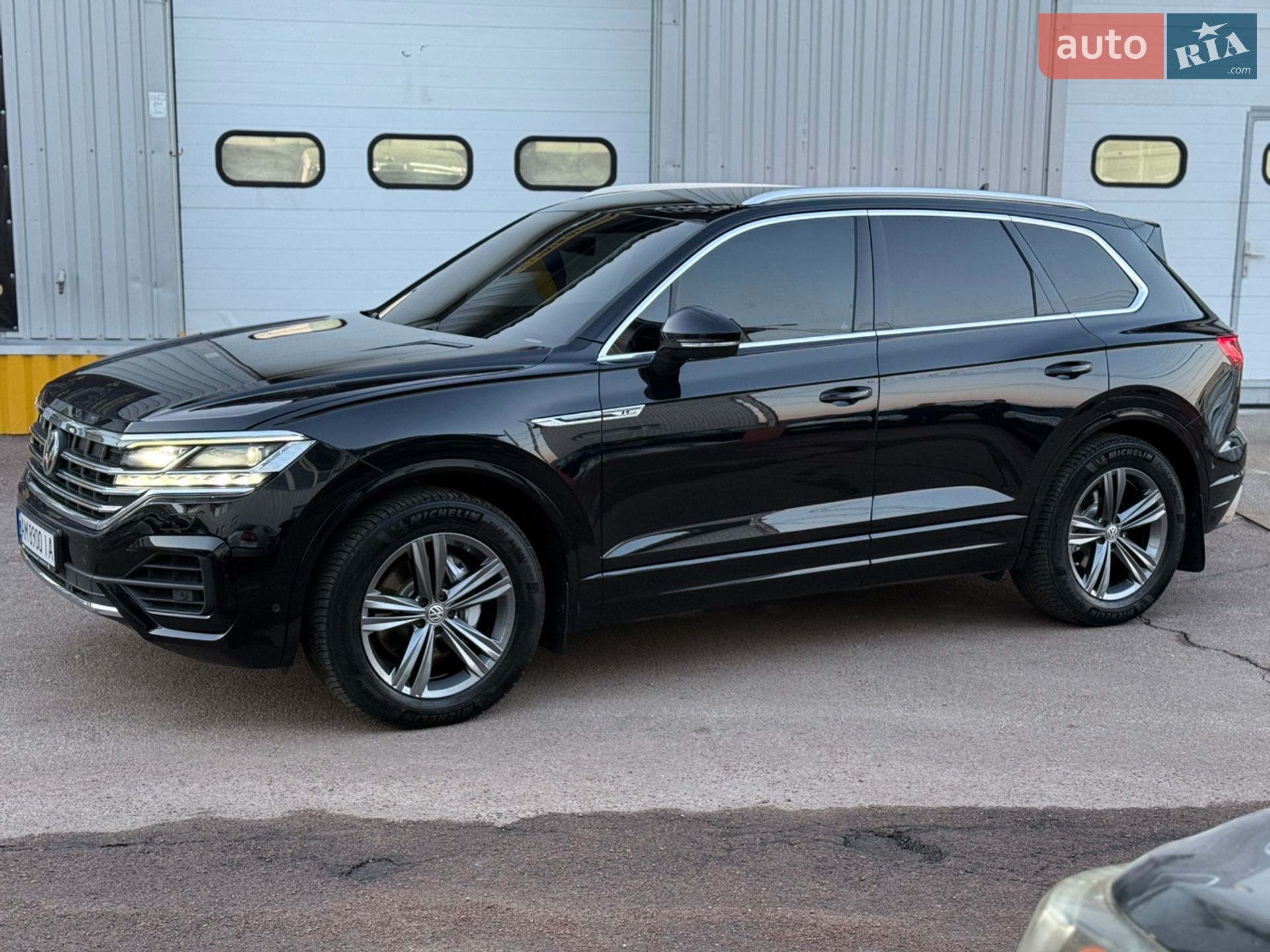 Volkswagen Touareg 2019 VIN WVGZZZCRZKD050684 фото оголошення 4 з 63
