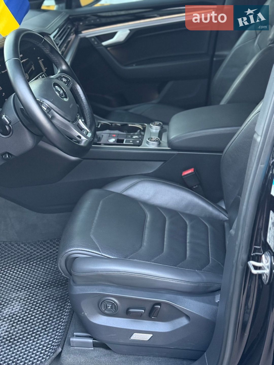 Volkswagen Touareg 2019 VIN WVGZZZCRZKD050684 фото оголошення 24 з 63