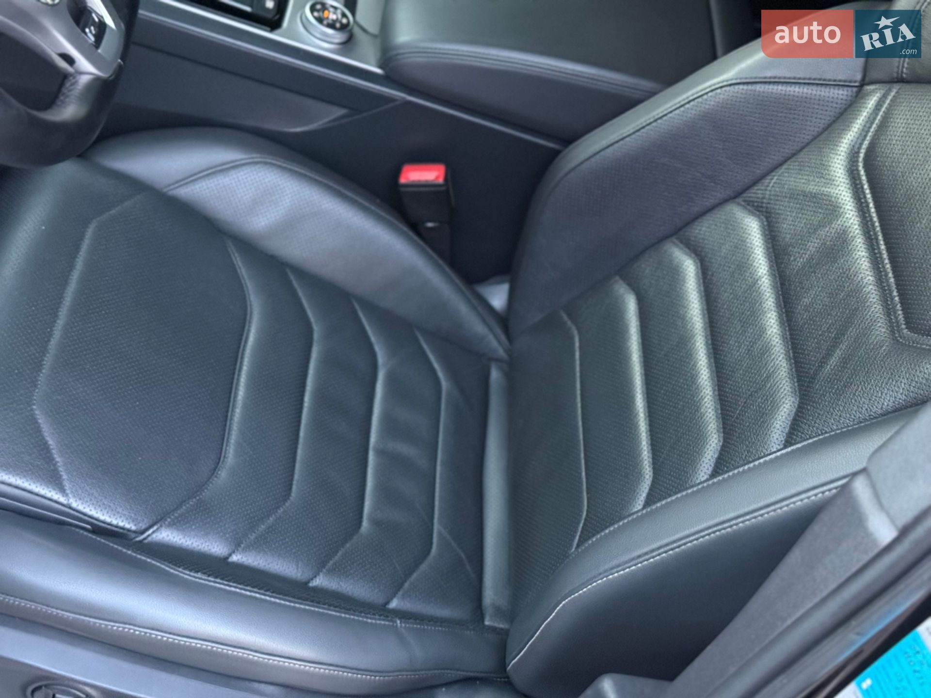 Volkswagen Touareg 2019 VIN WVGZZZCRZKD050684 фото оголошення 26 з 63