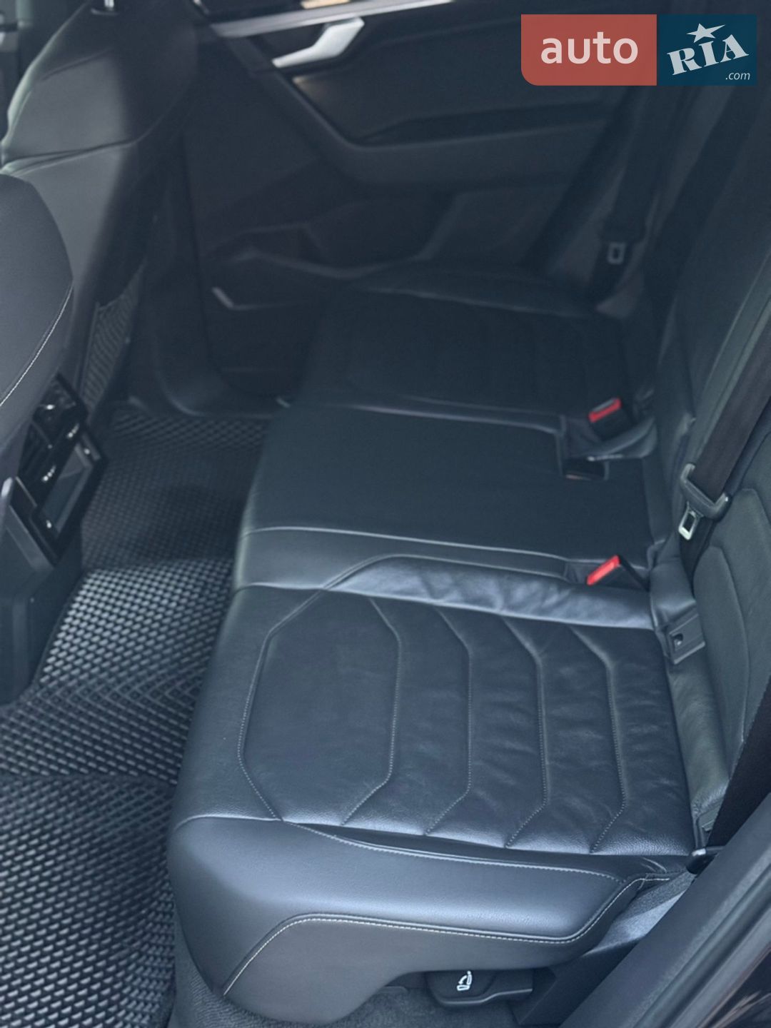 Volkswagen Touareg 2019 VIN WVGZZZCRZKD050684 фото оголошення 28 з 63