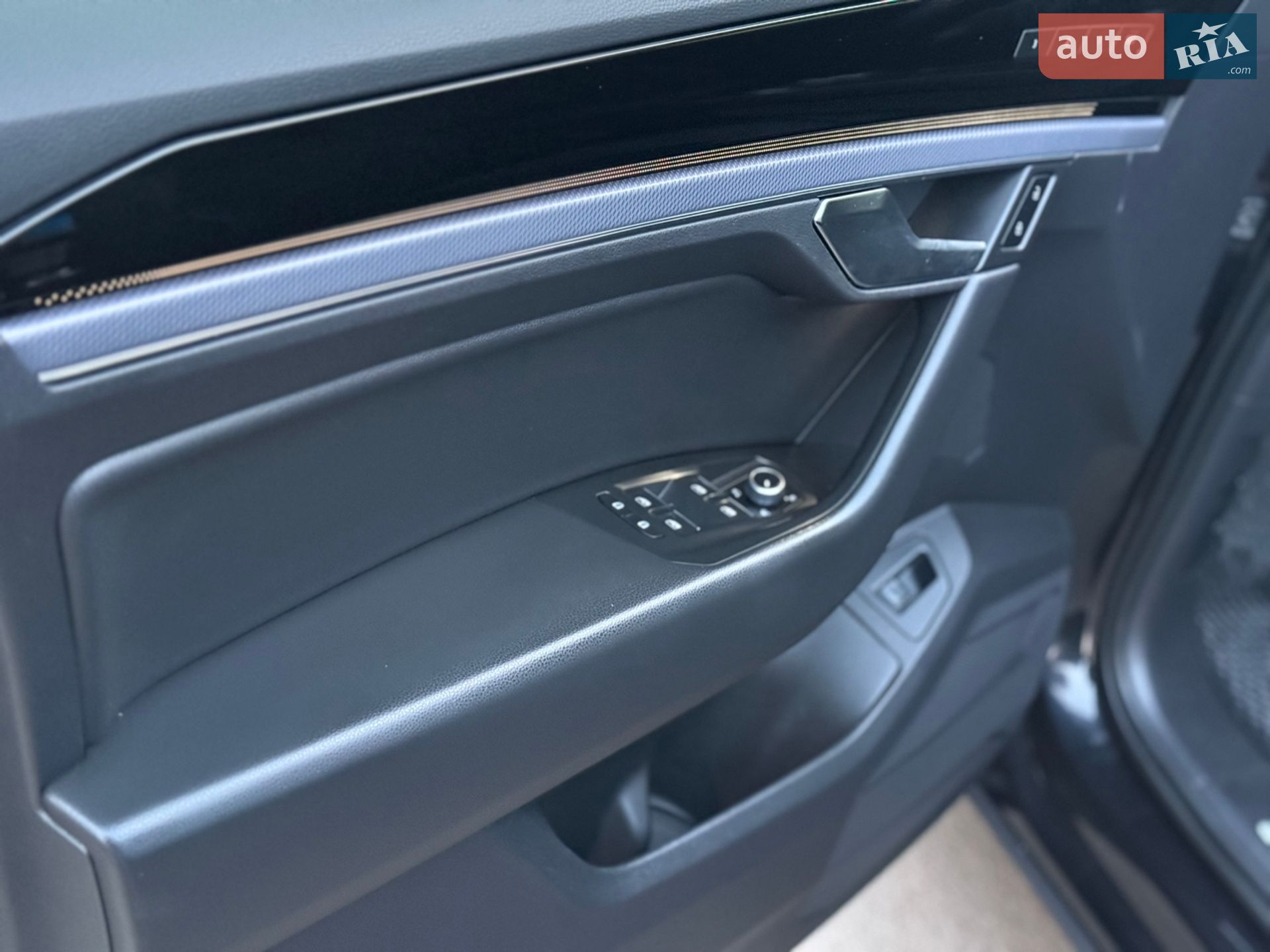 Volkswagen Touareg 2019 VIN WVGZZZCRZKD050684 фото оголошення 30 з 63
