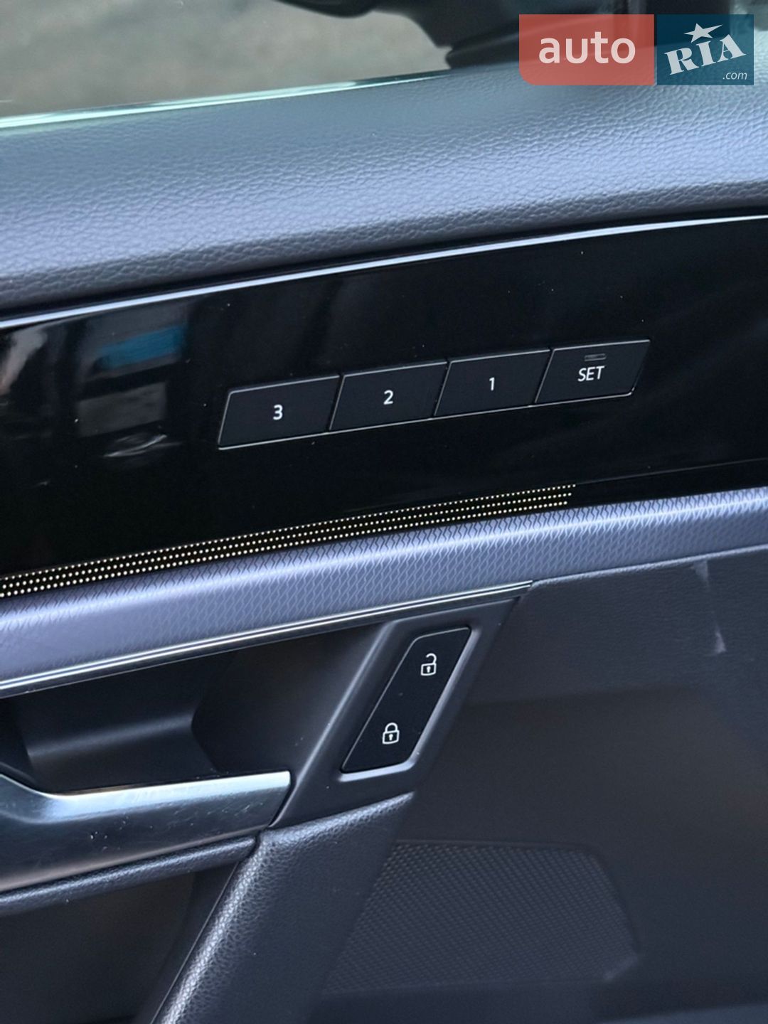 Volkswagen Touareg 2019 VIN WVGZZZCRZKD050684 фото оголошення 31 з 63