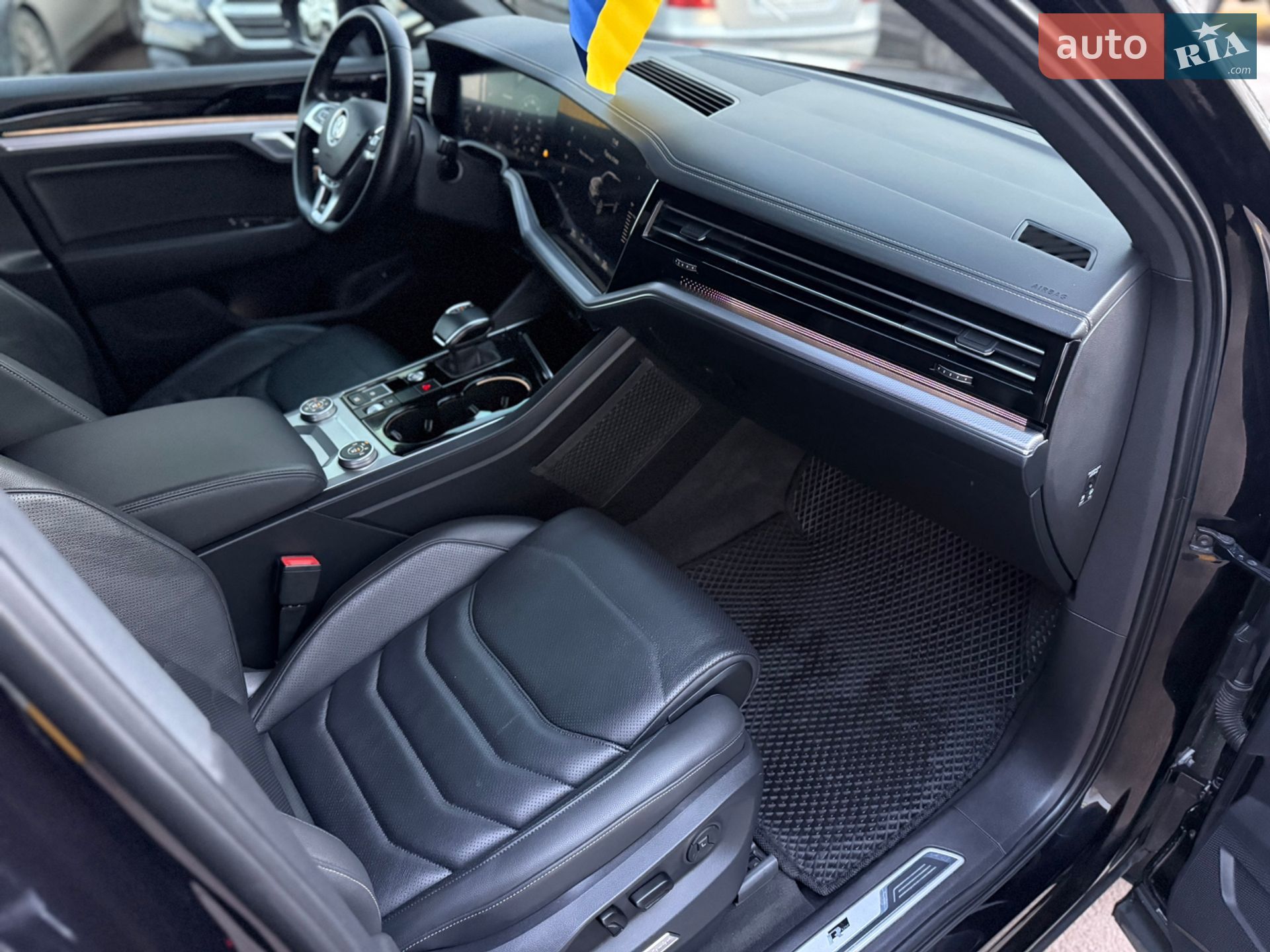Volkswagen Touareg 2019 VIN WVGZZZCRZKD050684 фото оголошення 35 з 63