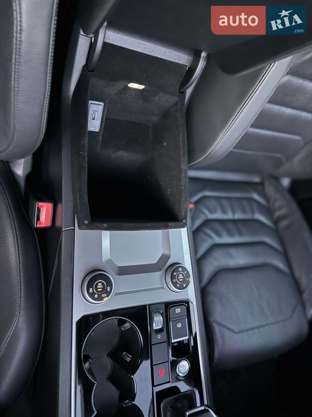 Volkswagen Touareg 2019 VIN WVGZZZCRZKD050684 фото оголошення 37 з 63