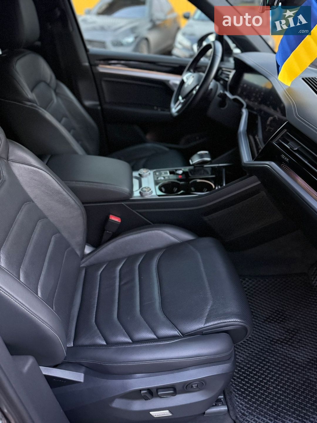 Volkswagen Touareg 2019 VIN WVGZZZCRZKD050684 фото оголошення 38 з 63
