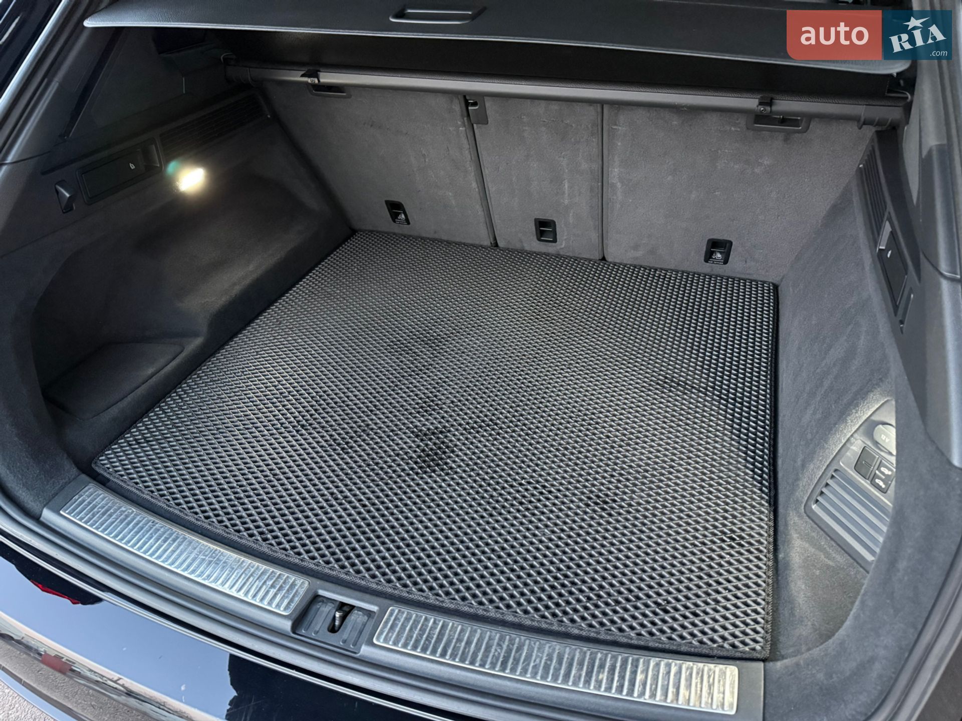 Volkswagen Touareg 2019 VIN WVGZZZCRZKD050684 фото оголошення 45 з 63