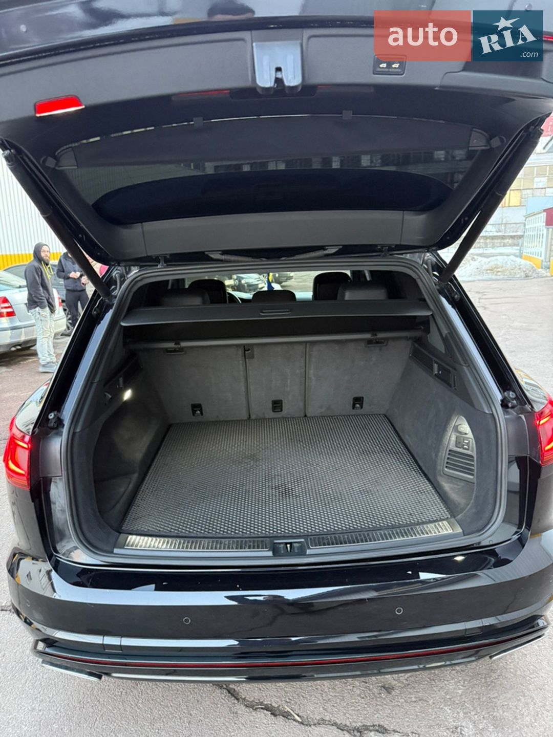 Volkswagen Touareg 2019 VIN WVGZZZCRZKD050684 фото оголошення 47 з 63