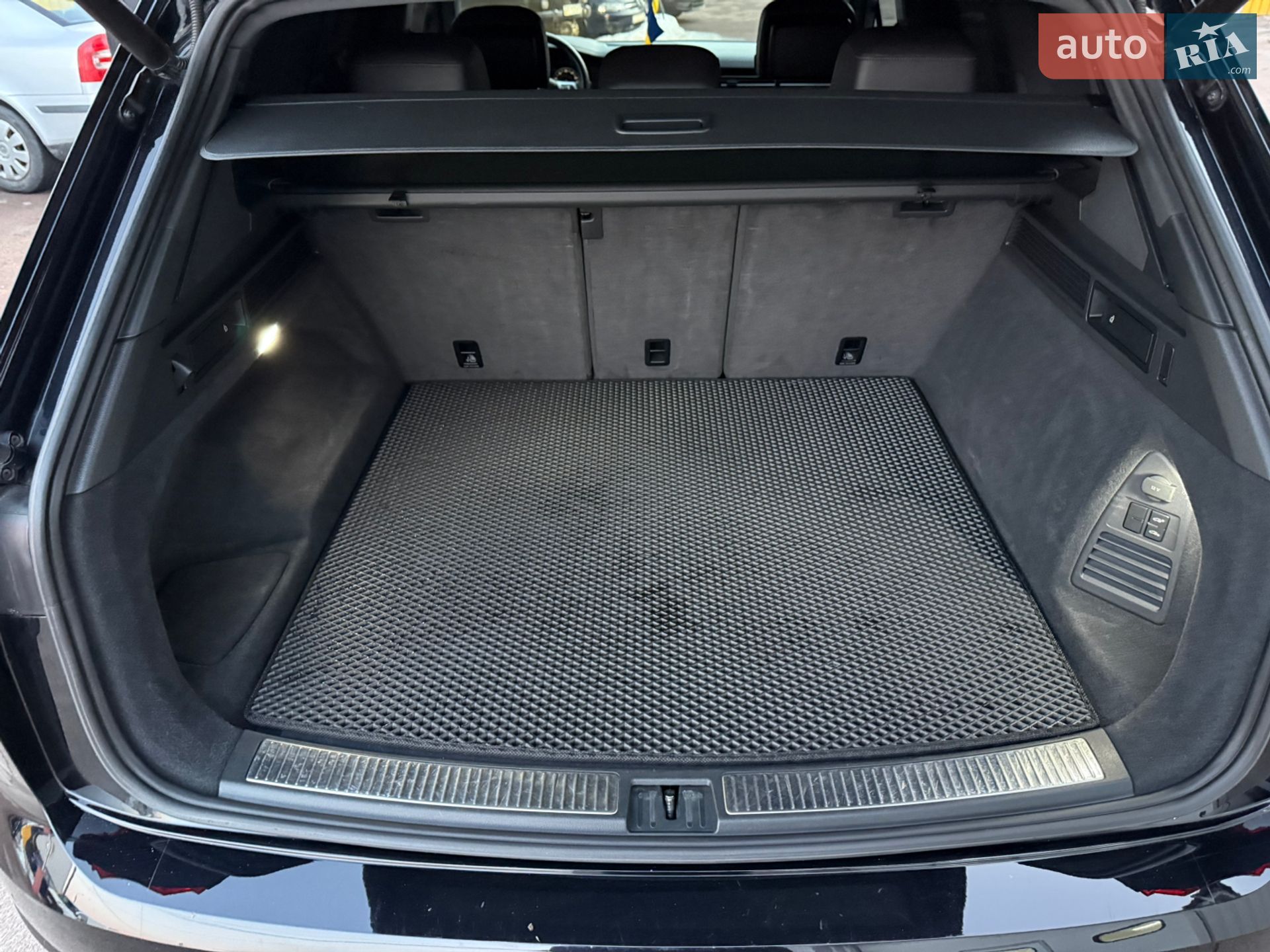 Volkswagen Touareg 2019 VIN WVGZZZCRZKD050684 фото оголошення 46 з 63