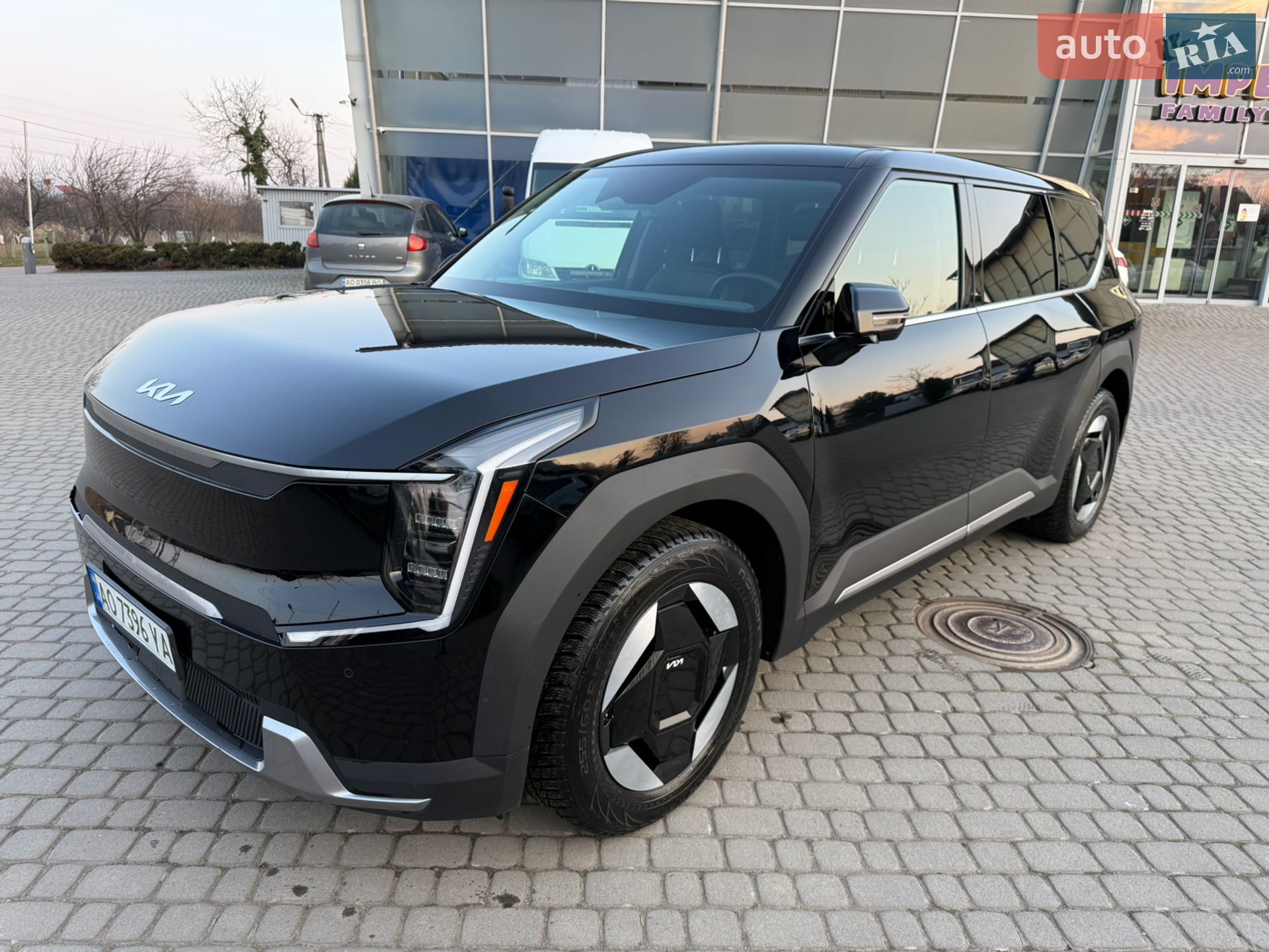 Kia EV9 2023 VIN KNDAB5S19R6020257 фото оголошення 3 з 11